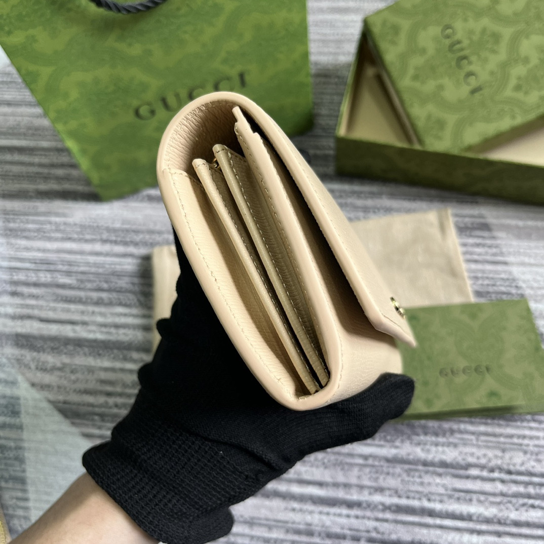 continental wallet with G*u*i script light yellow 7.5"w x 4"h x 1.4"d