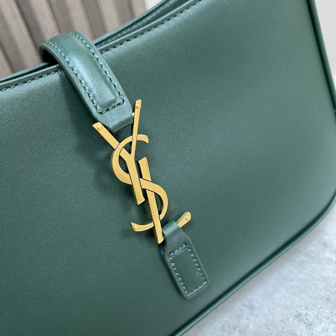Y*L le 5 À 7 in smooth leather vert fonce 9 x 6.3 x 2.5 inches