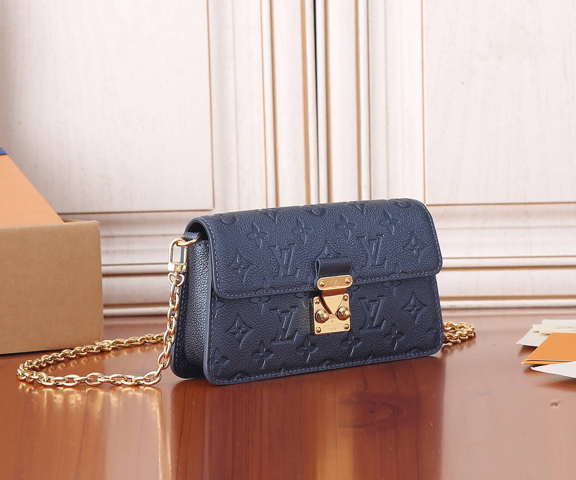 LV Wallet On Chain Métis   M82671    7.5 x 4.3 x 2.2 inches