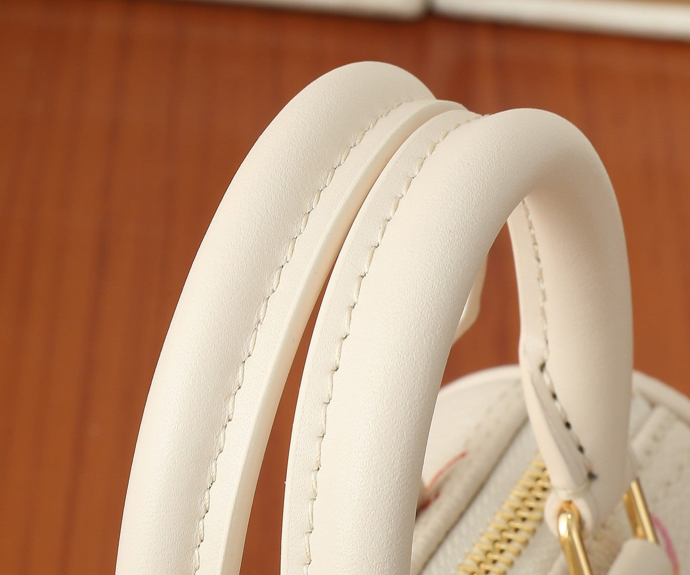 LV Nano Speedy M83452 6.3 x 3.9 x 3 in