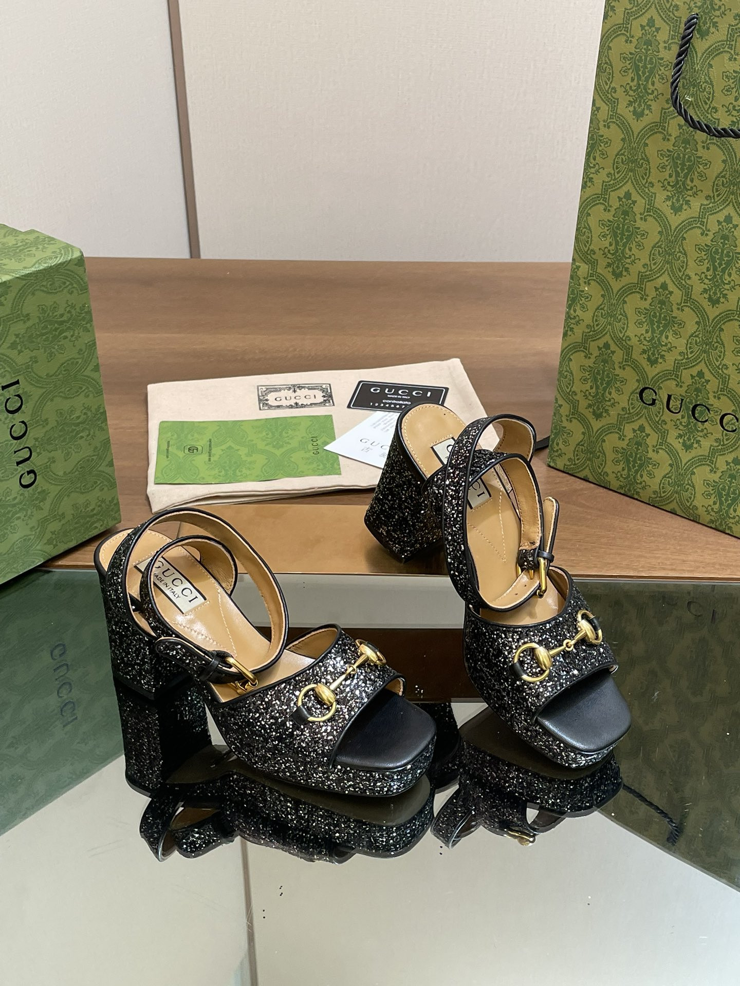 ua G*u*i horsebit platform sandal