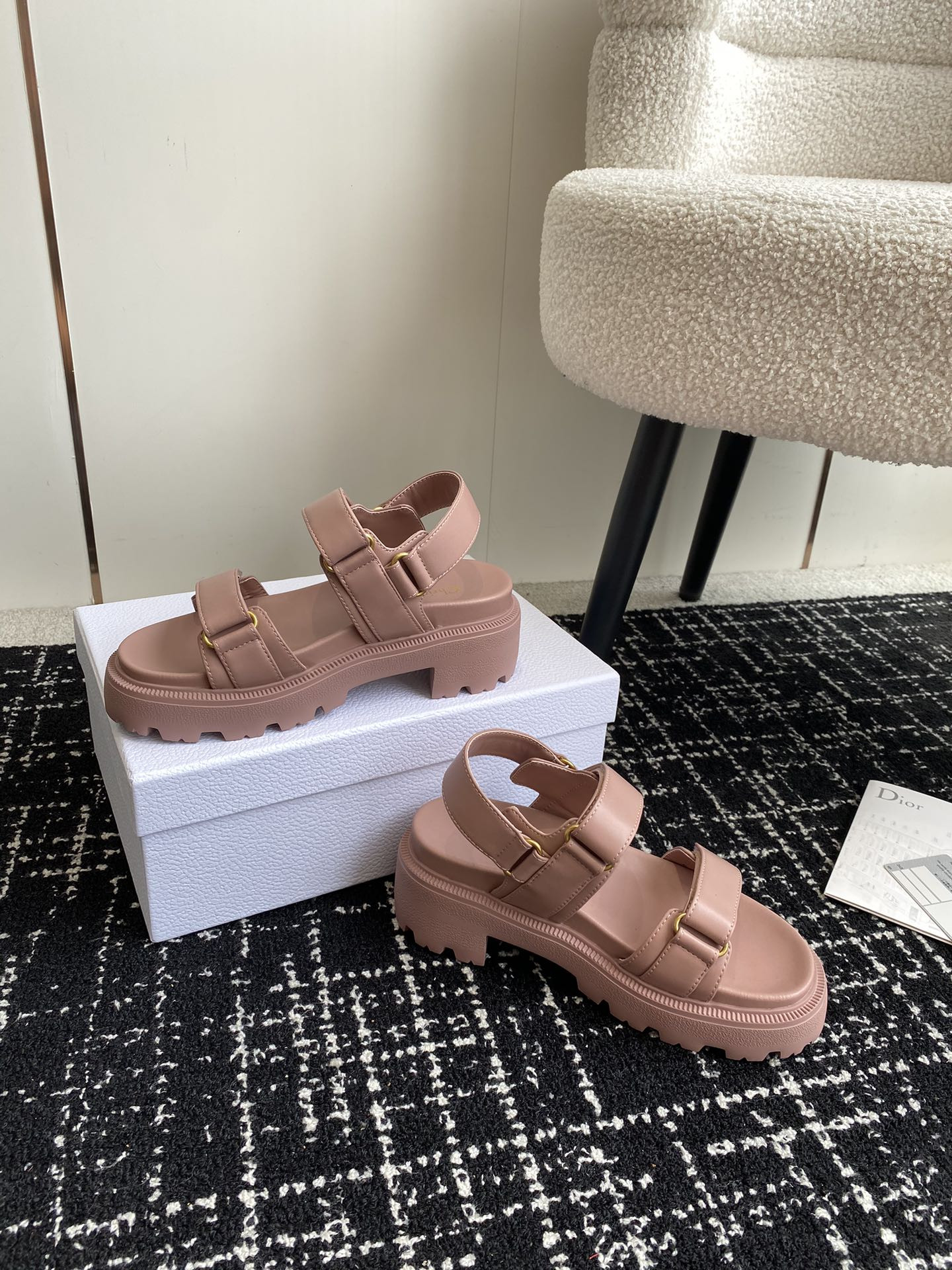 ua D*oract platform sandal