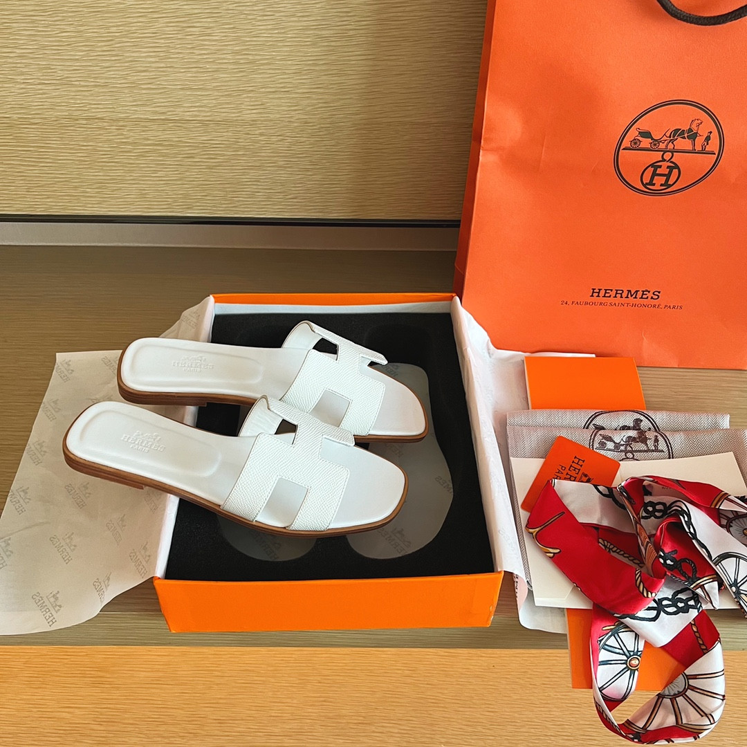 UA Hermès Oran sandal