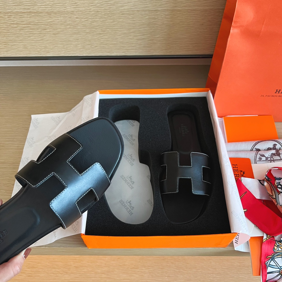 UA Hermès Oran sandal