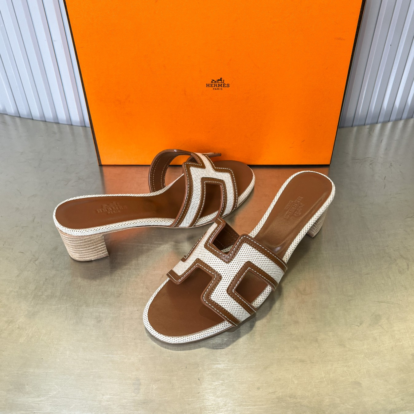 UA Hermès Oasis sandal