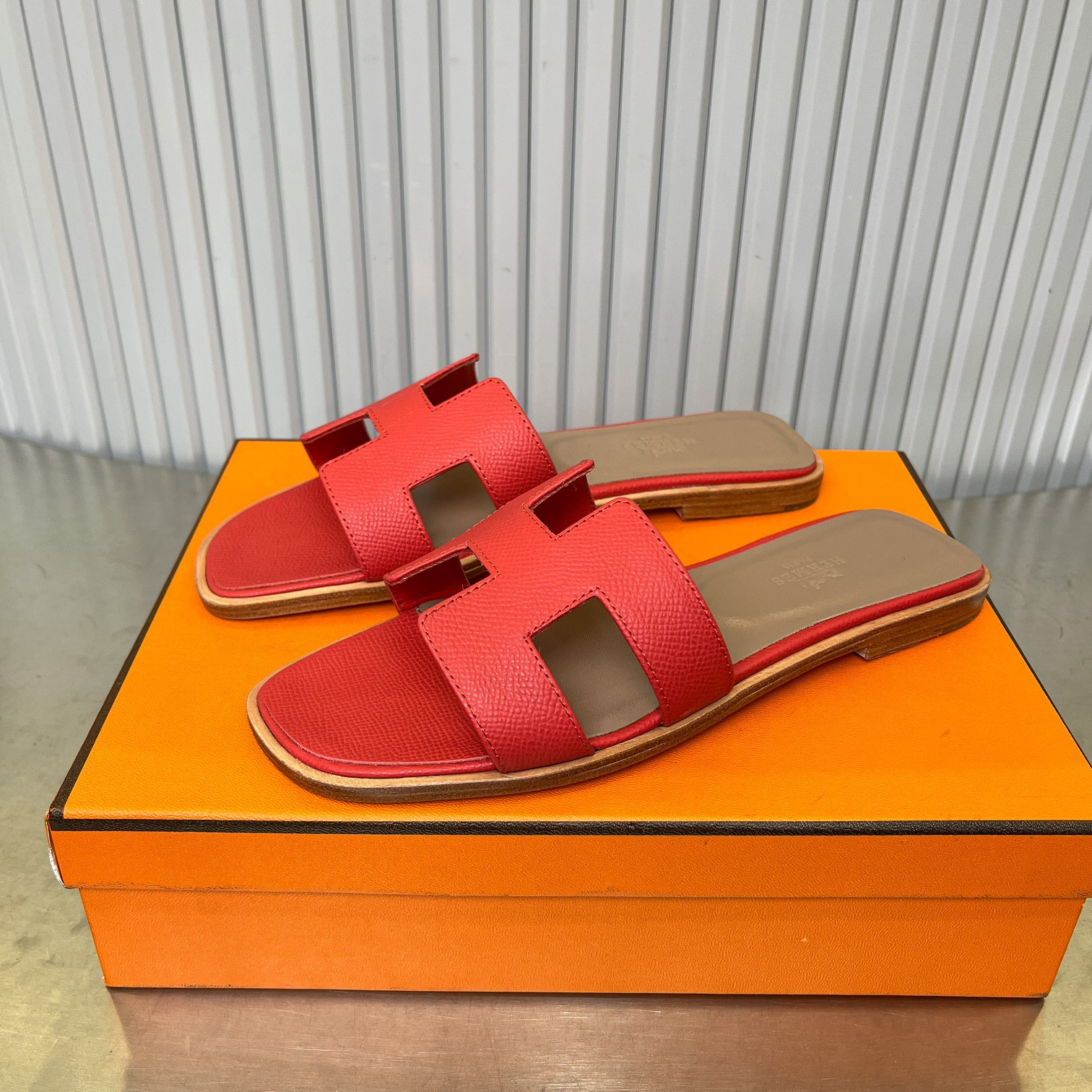 UA Hermès Oran sandal