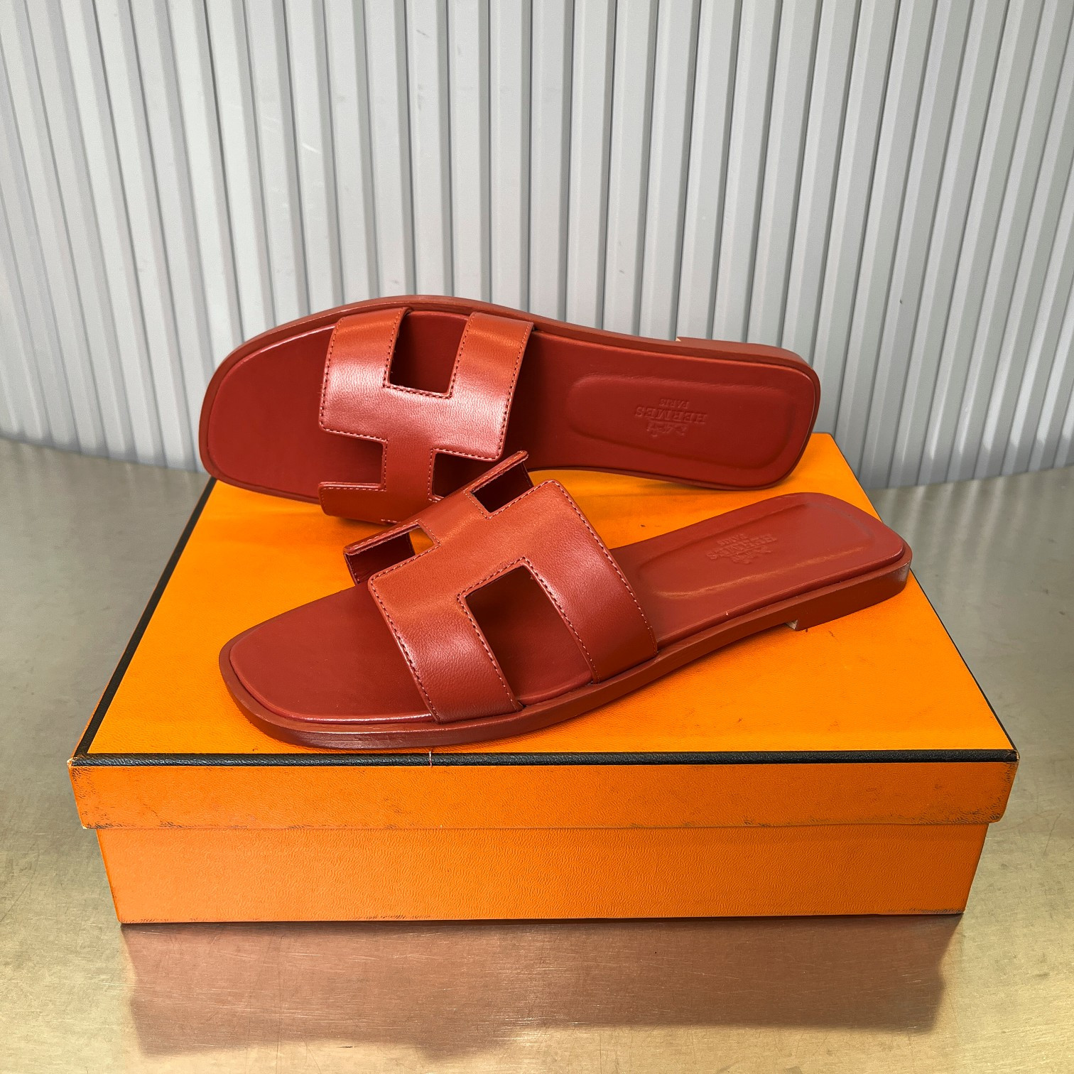 UA Hermès Oran sandal