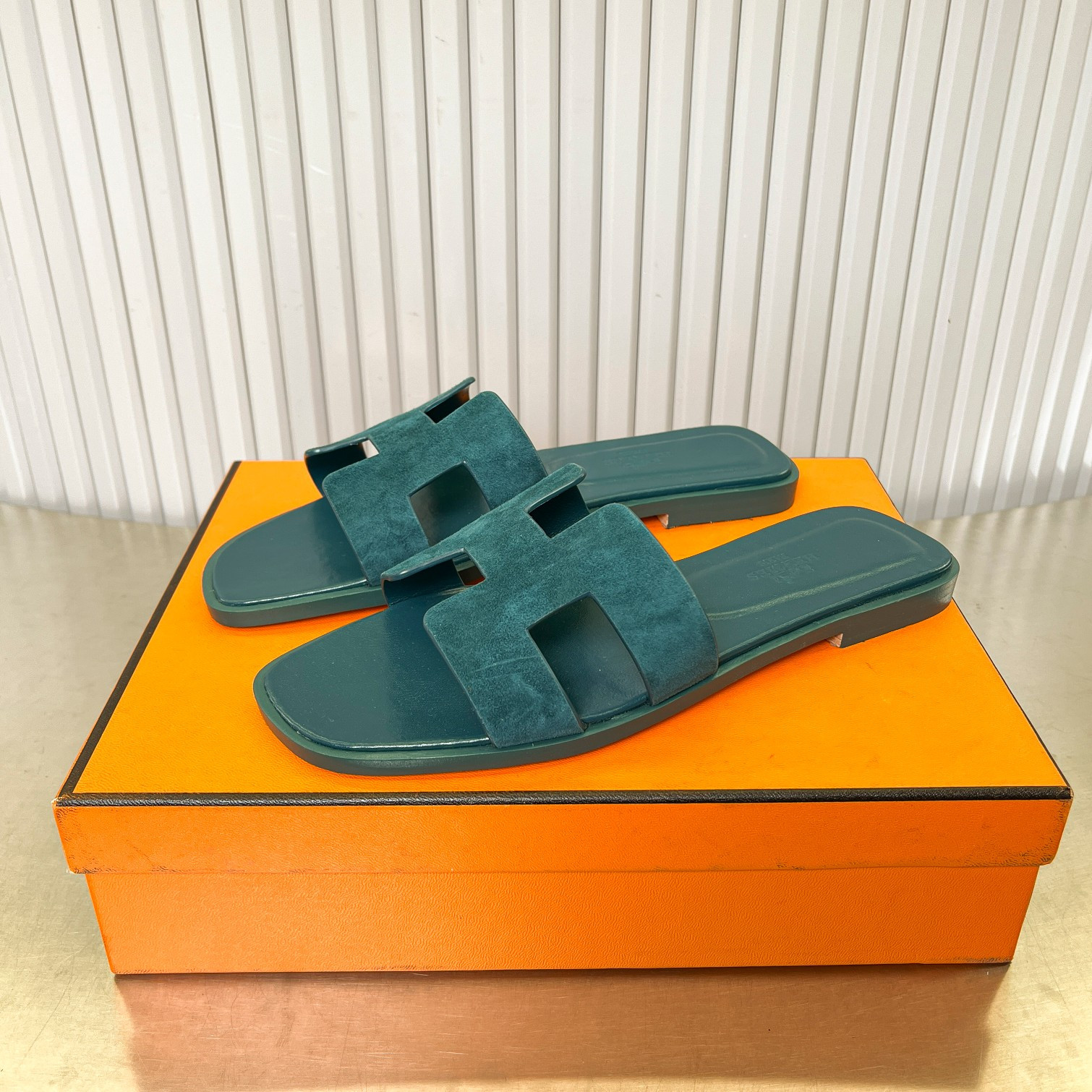 UA Hermès Oran sandal