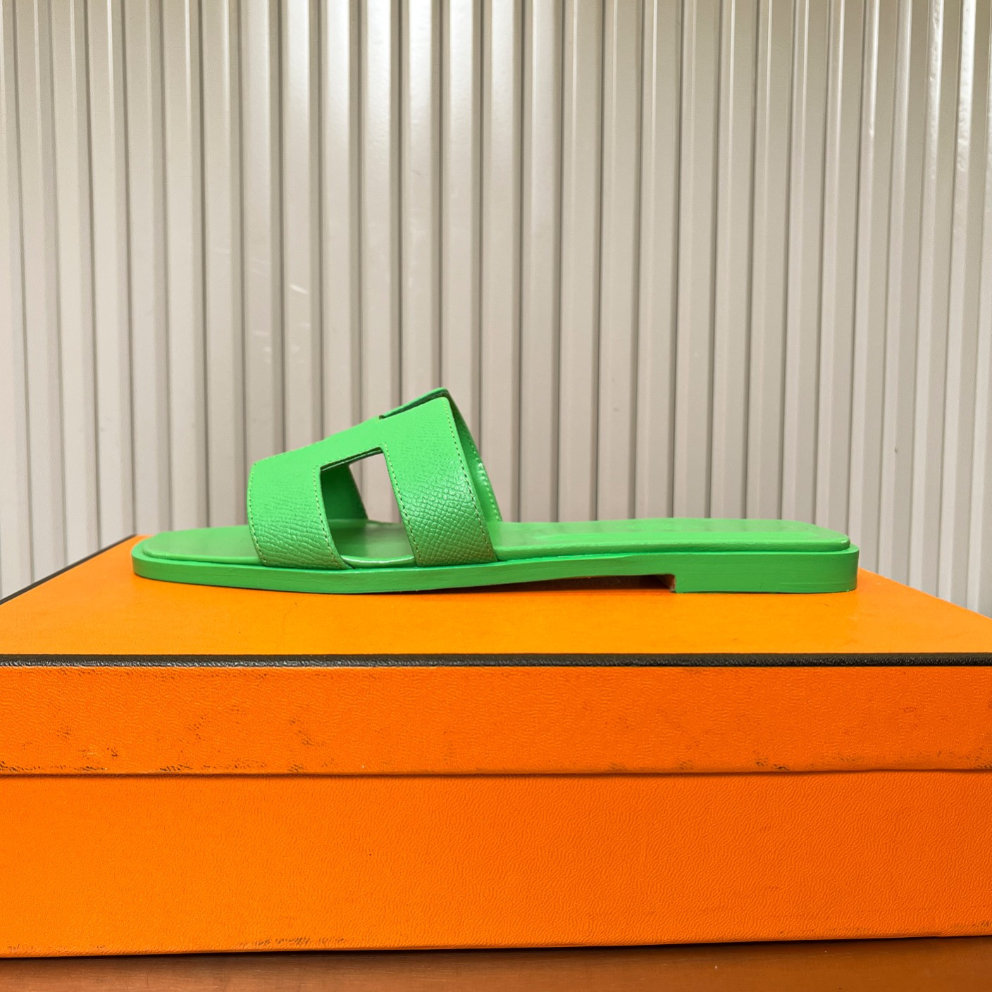 UA Hermès Oran sandal