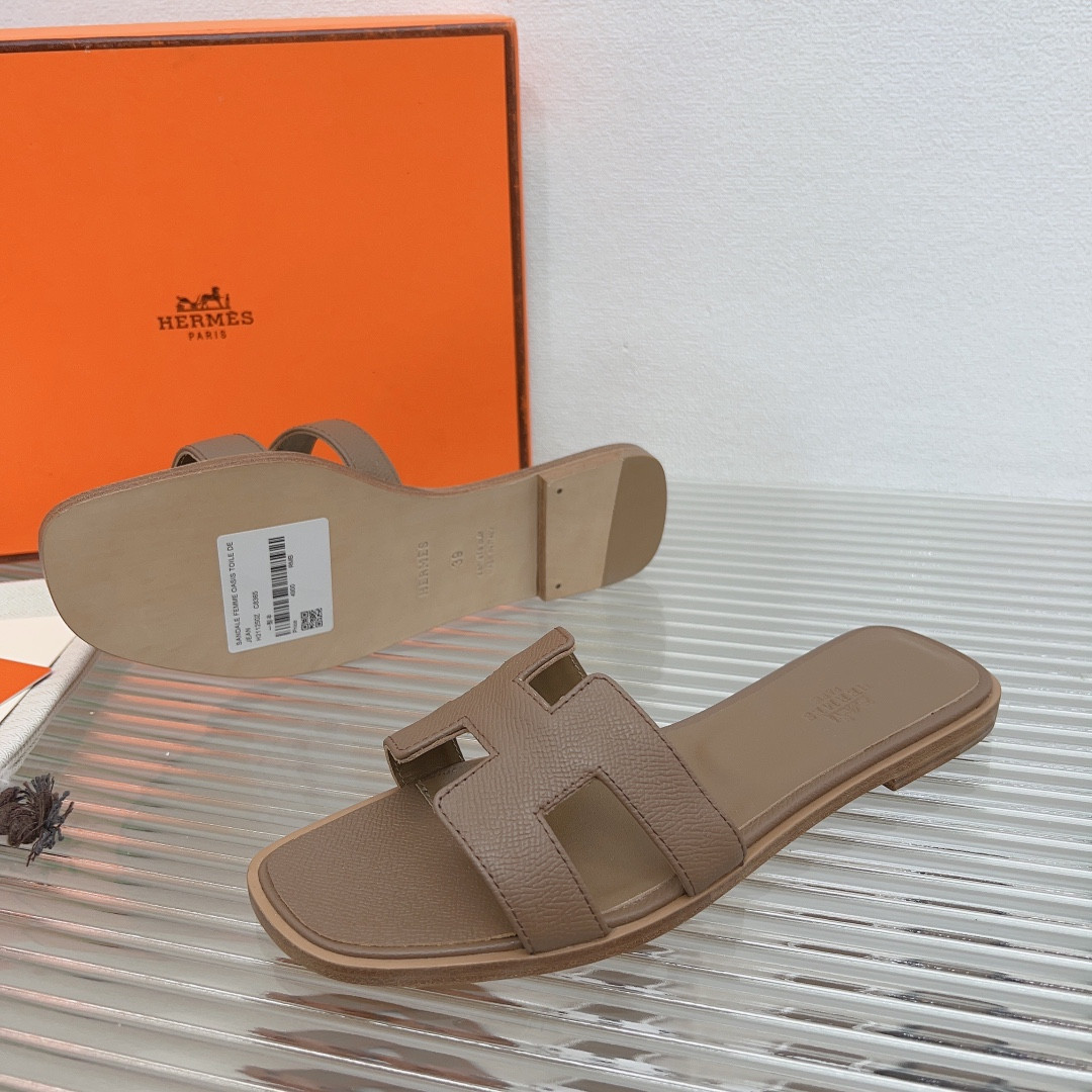 UA Hermès Oran sandal