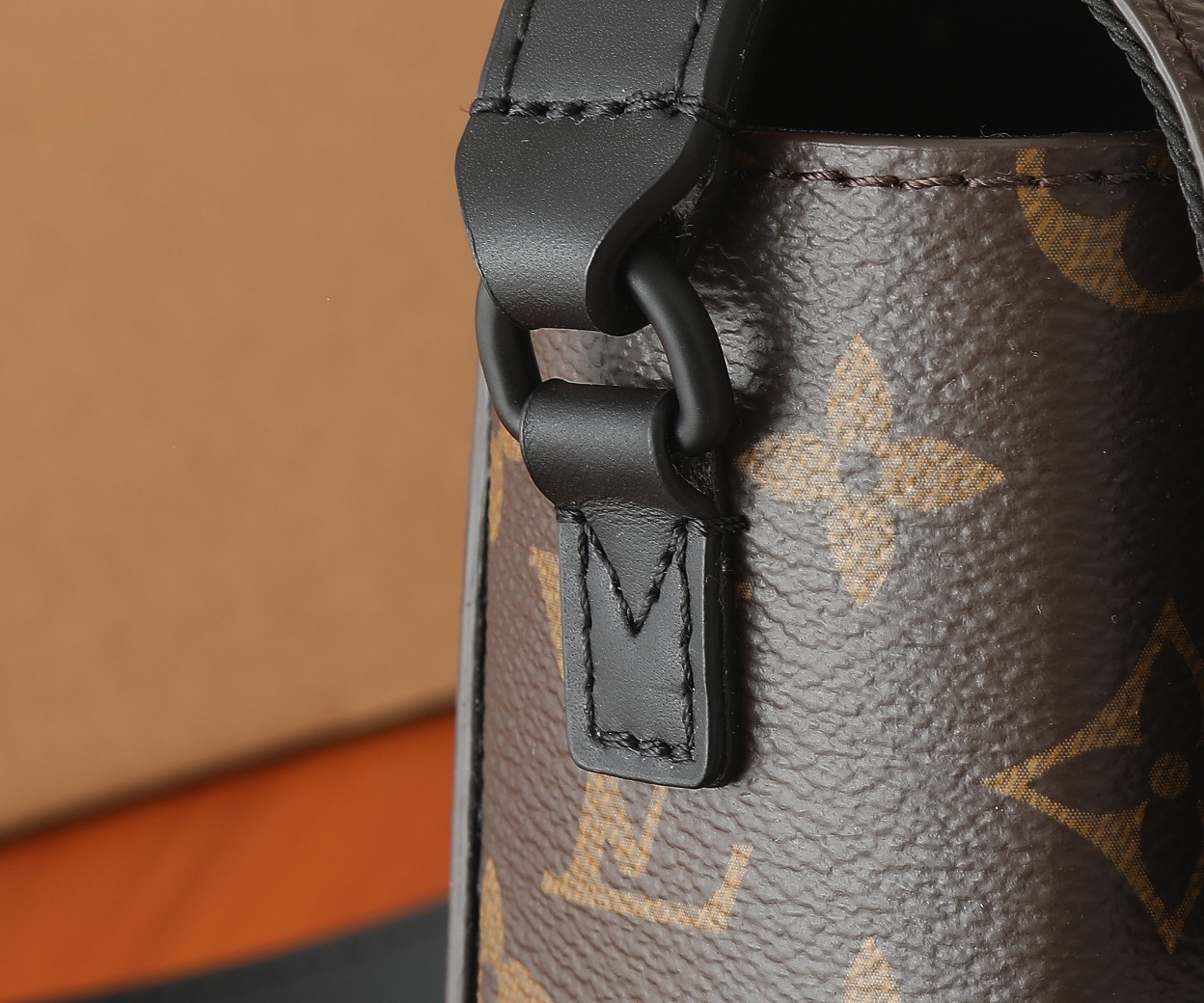 LV Steamer Wearable Wallet M83613 7.1 x 4.3 x 2.6 inches