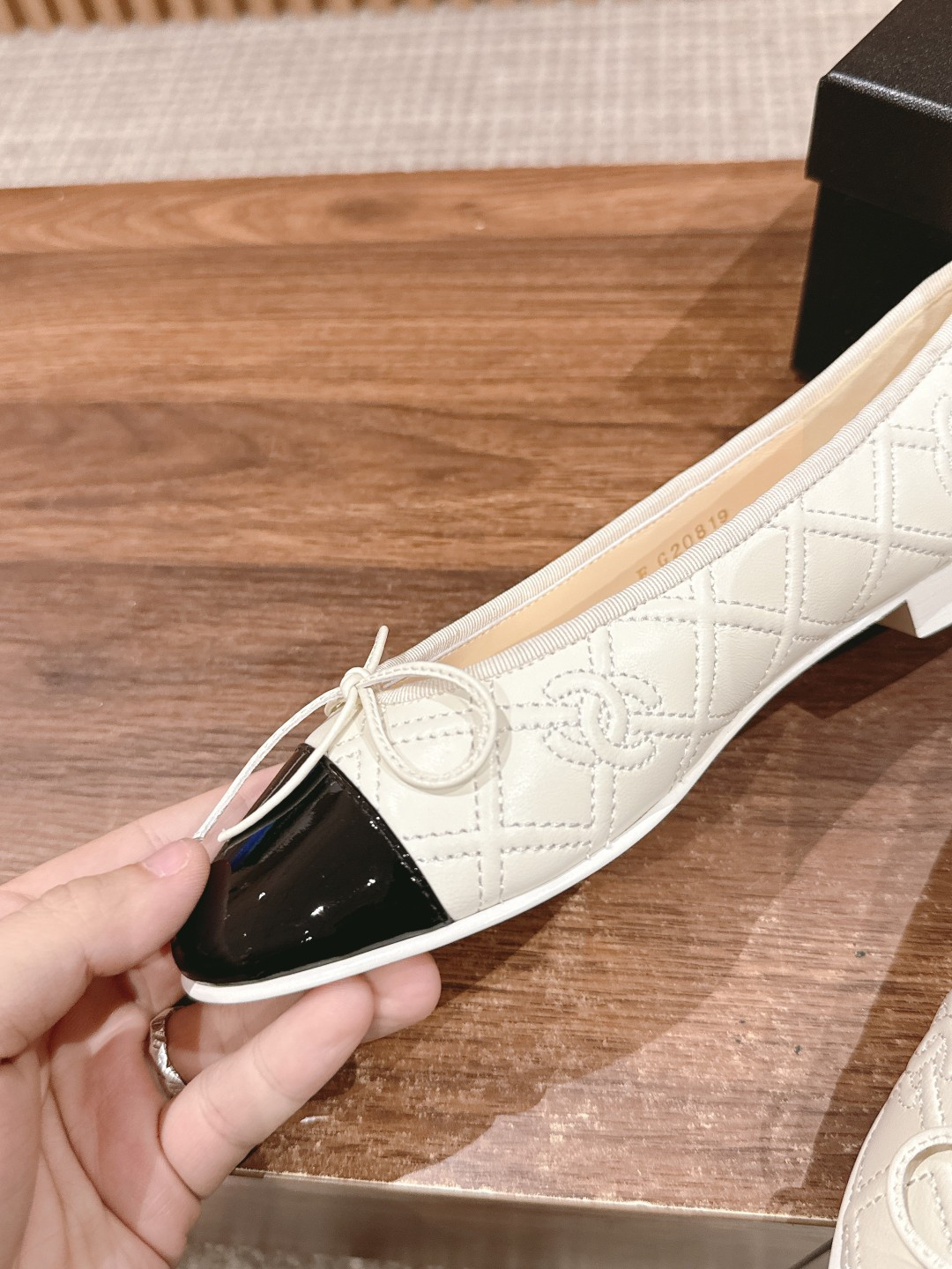 ua Ch*el ballet flats