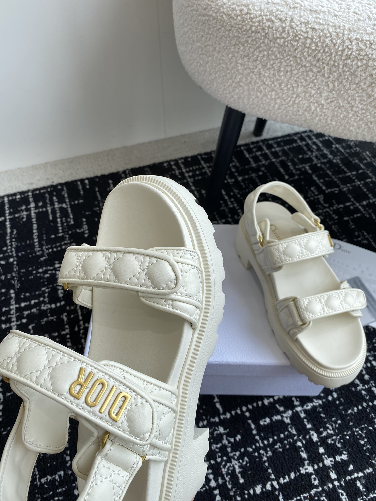 ua D*oract platform sandal