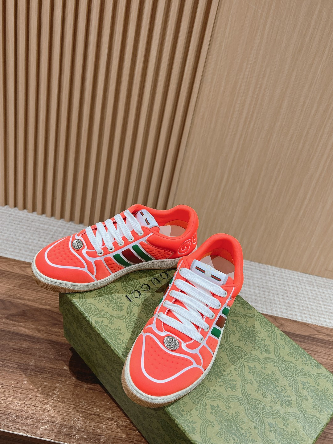 ua G*u*i screener sneaker with web