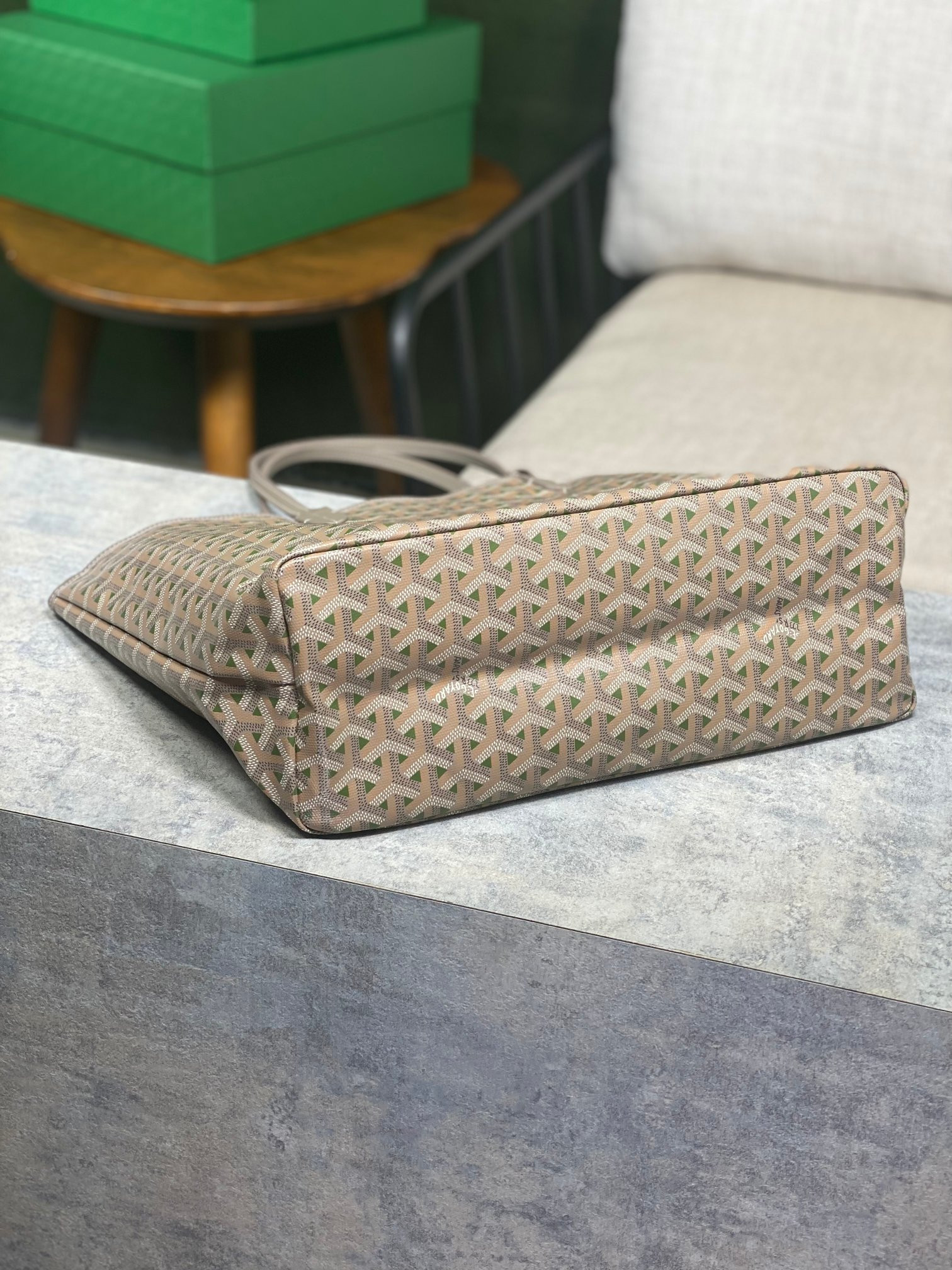 Go*ard small saint l0*is bag 28 cm x 15 cm x 34 cm