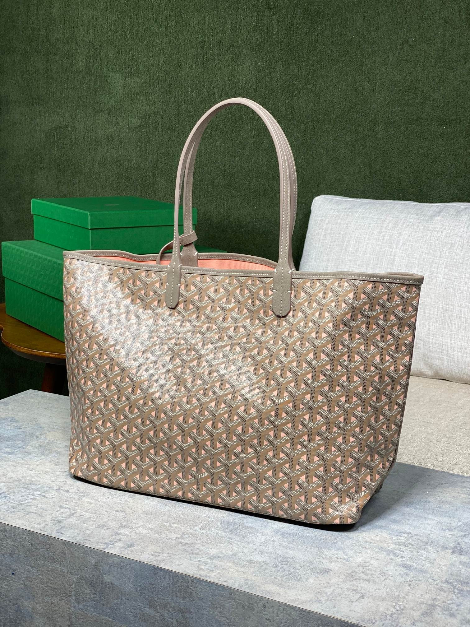 Go*ard small saint l0*is bag 28 cm x 15 cm x 34 cm