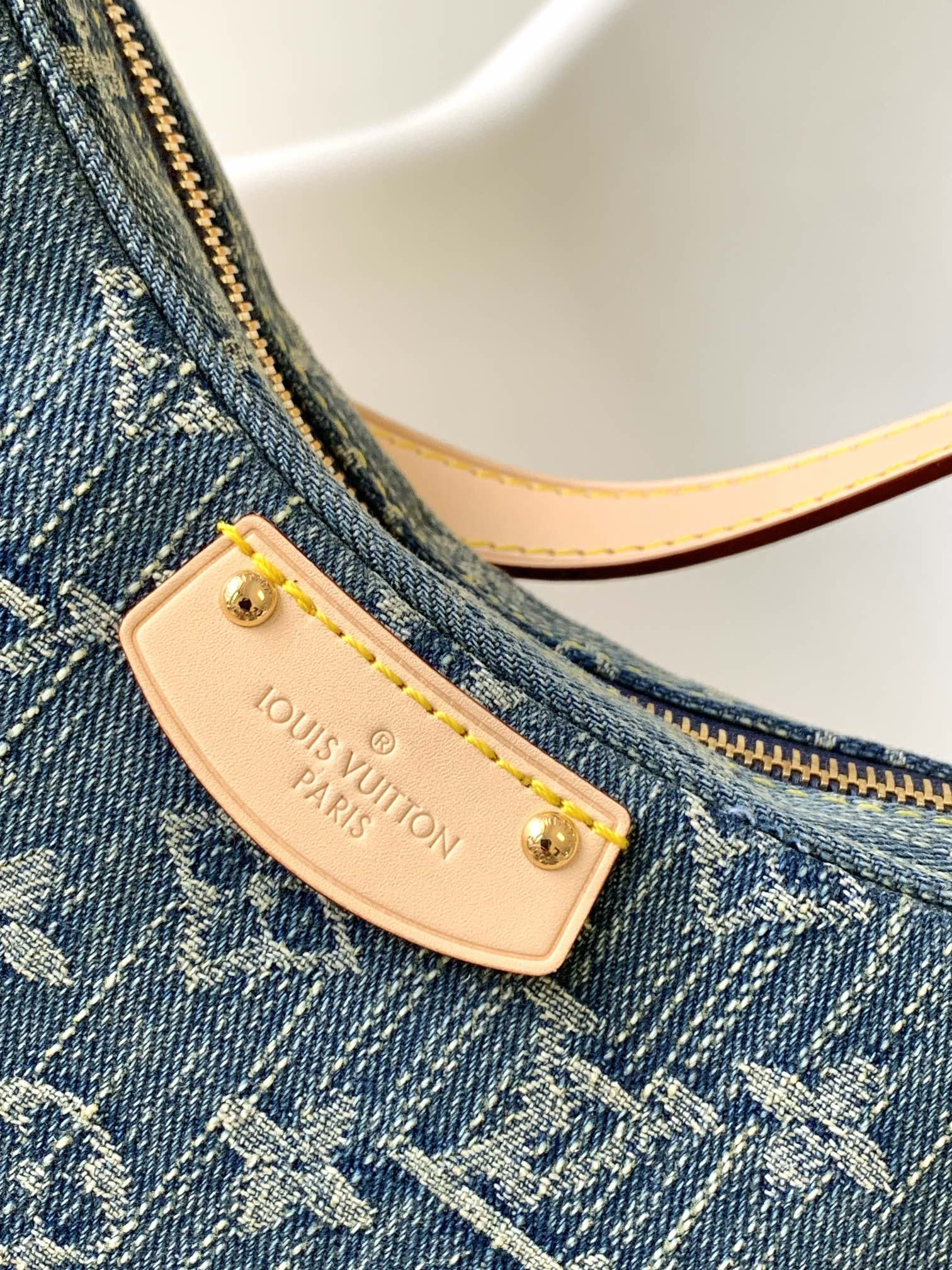 LV Croissant MM M46856 9.8 x 5.9 x 2 inches