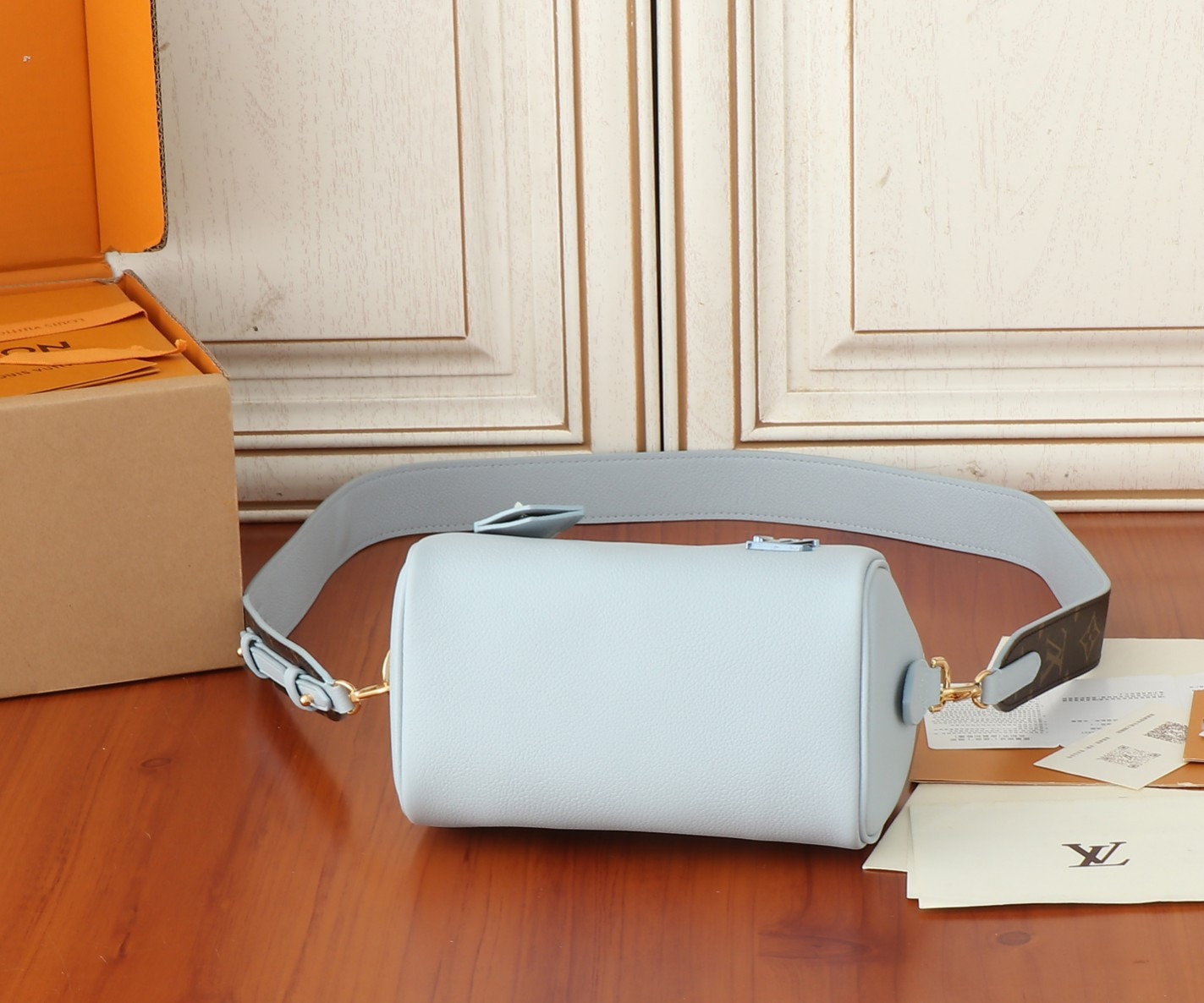 LV Speedy 18  M24604 18x12.5x11CM