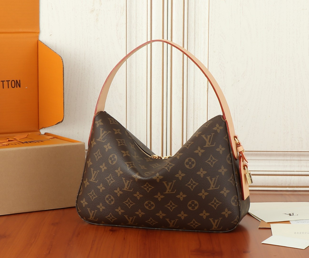 LV Slouchy PM M11952 22 x 9 x 33 cm