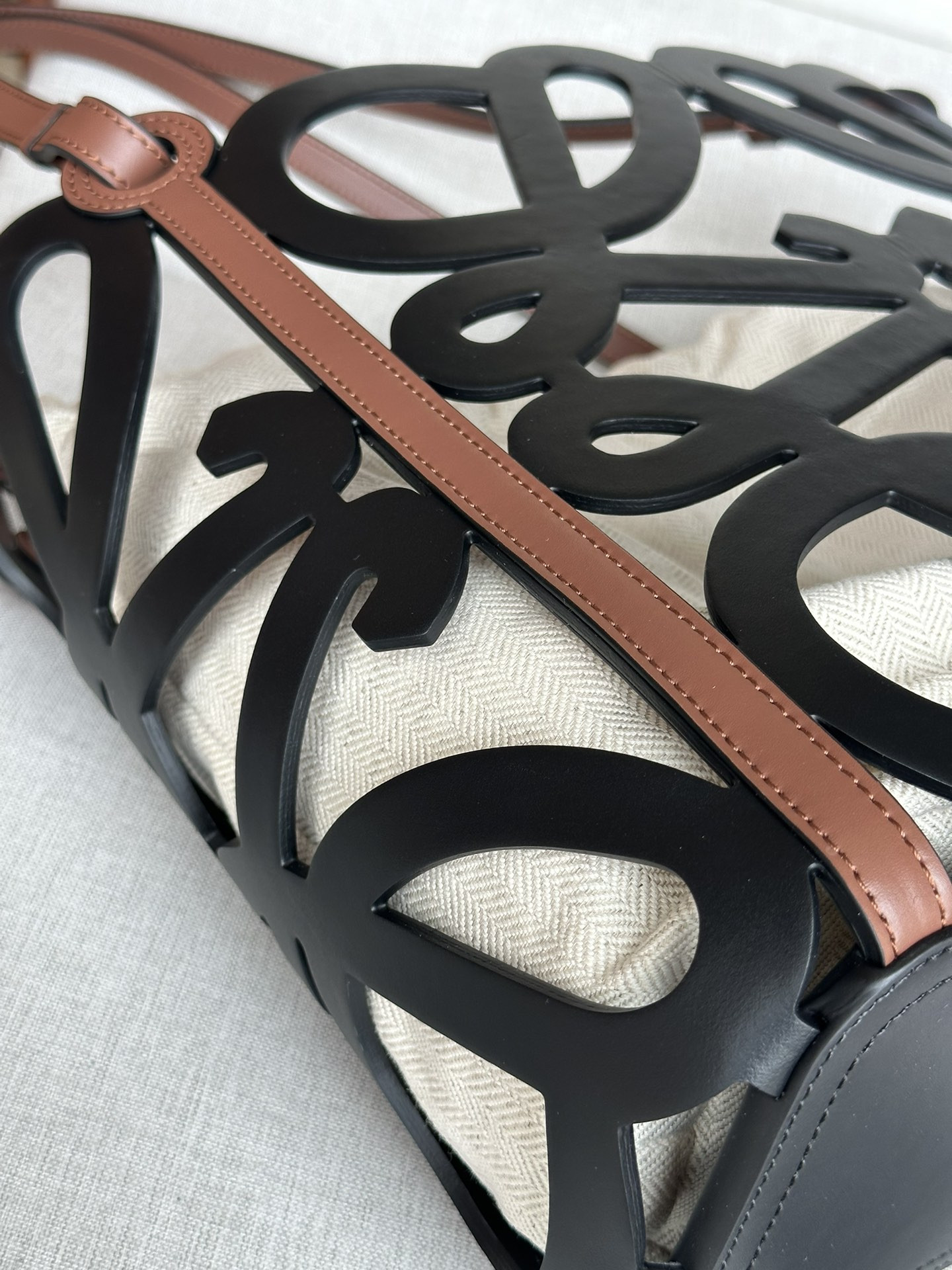 L0ew* anagram tote 32x27x11cm