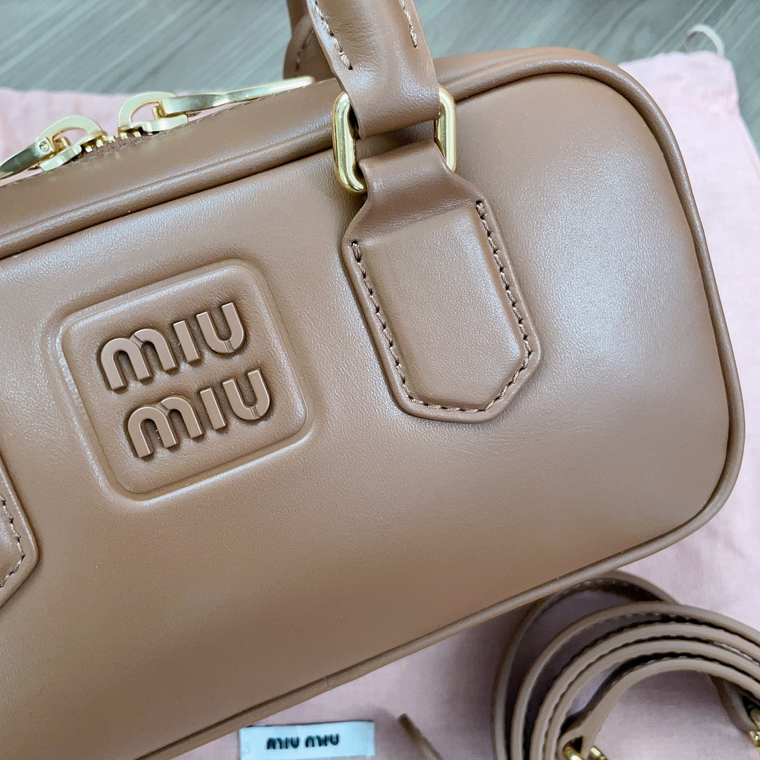 Miu Miu Arcadie leather bag 10.5x22x7.5cm
