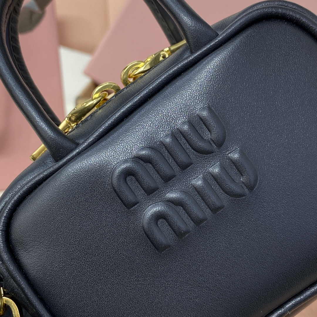 Miu Miu Leather micro bag 7x11x4cm