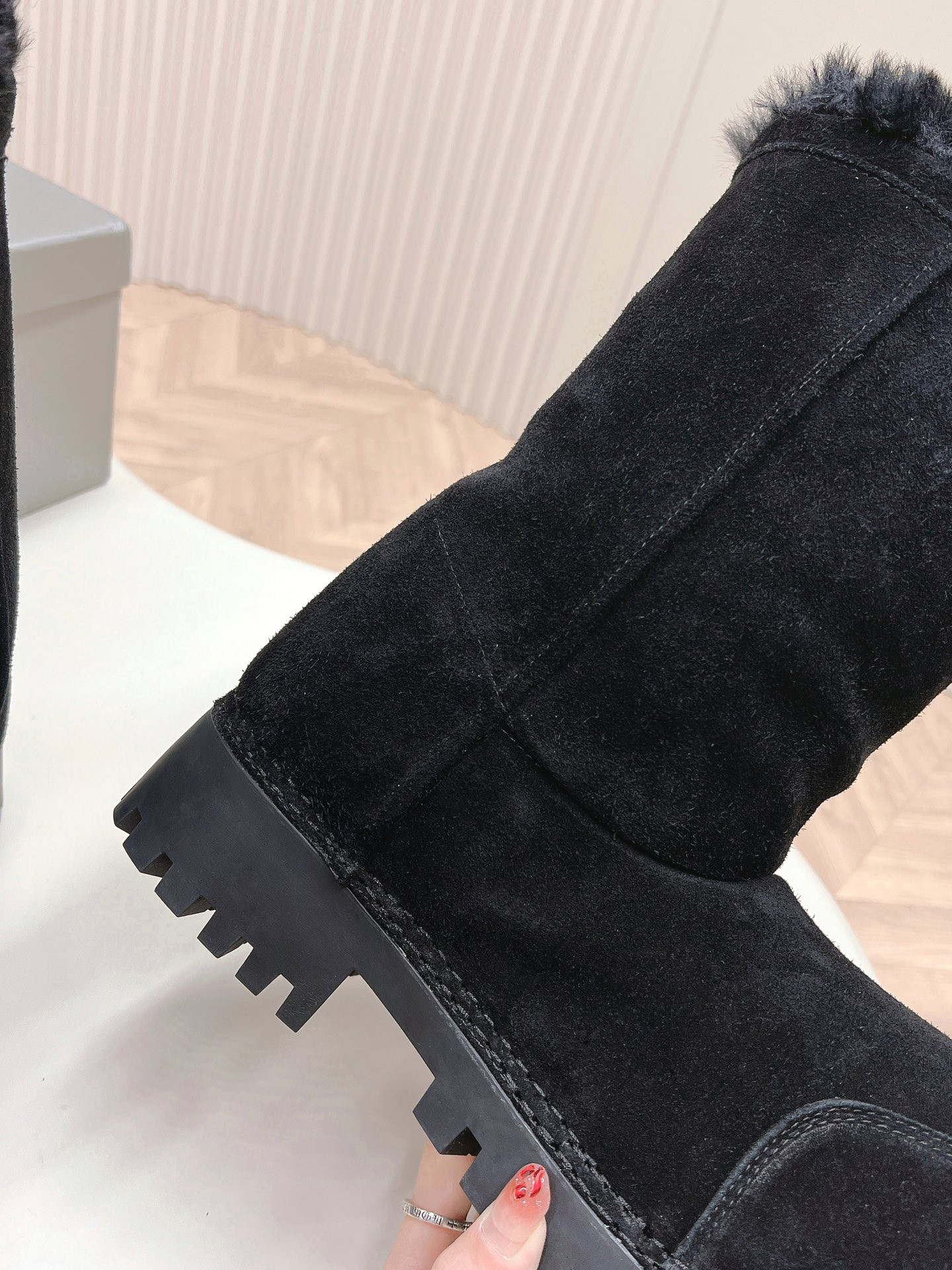 ua Ba*len*cia*ga snow boot