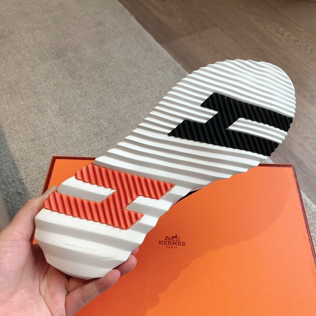 UA Hermès Bouncing Sneaker