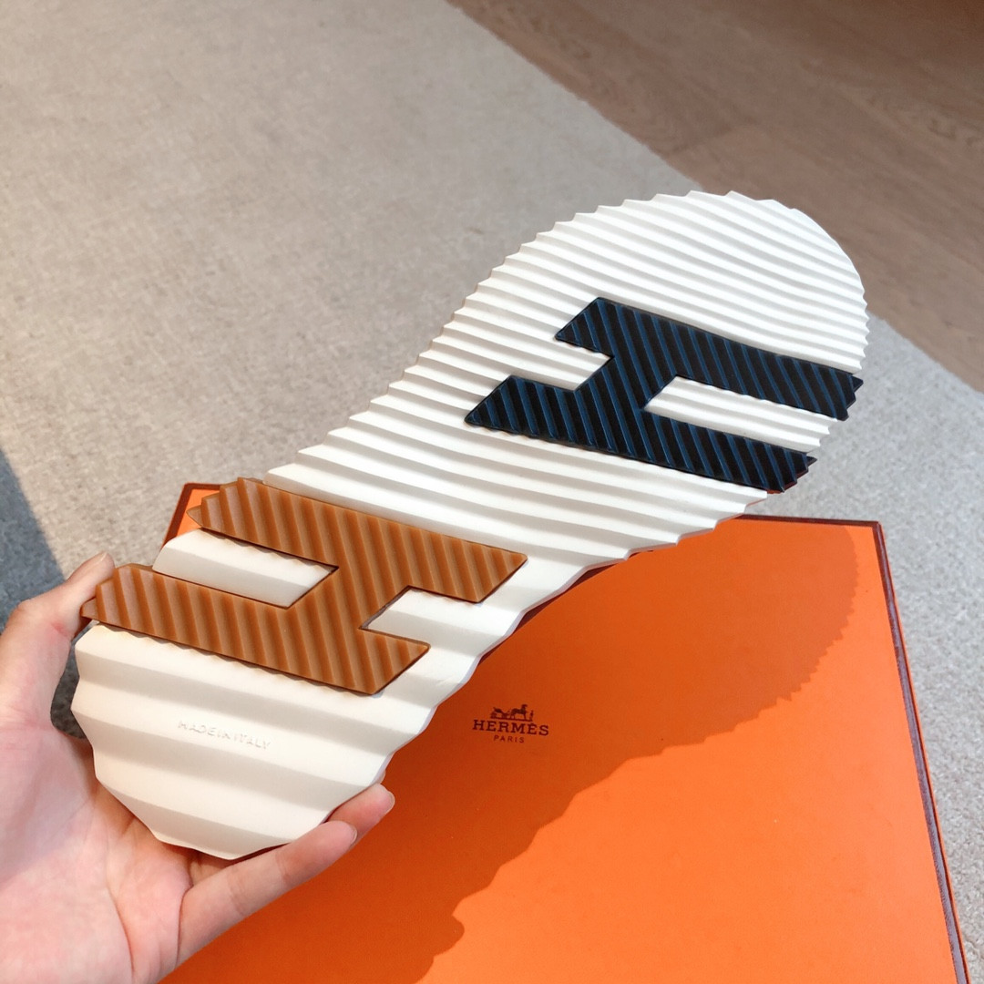 UA Hermès Bouncing Sneaker