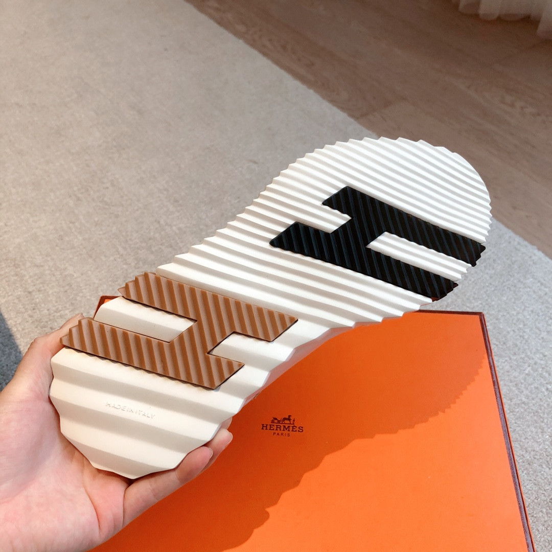 UA Hermès Bouncing Sneaker