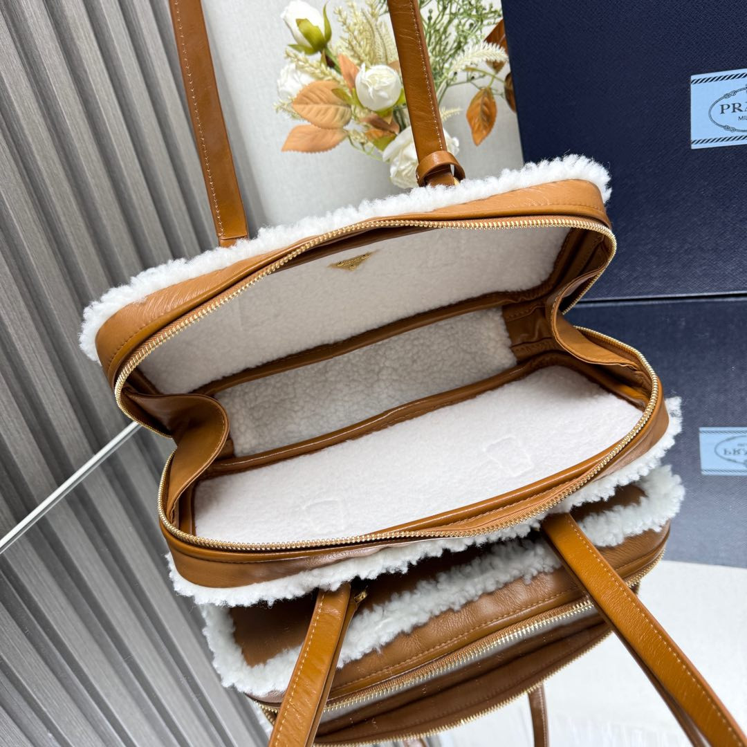 Pra*a medium shearling two-handle bag 12x 27x 6cm