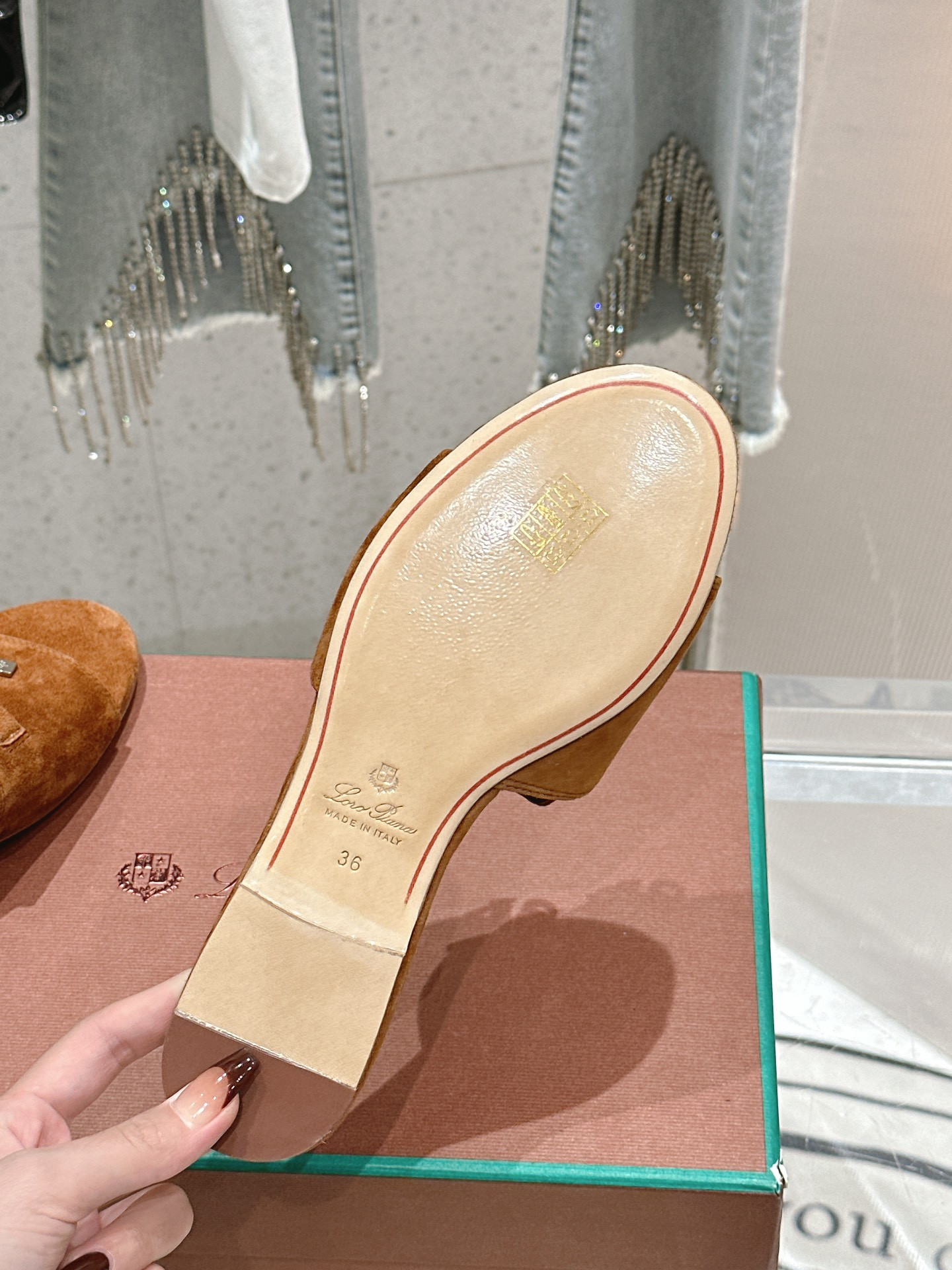 ua L**o p*ana summer charms sandal