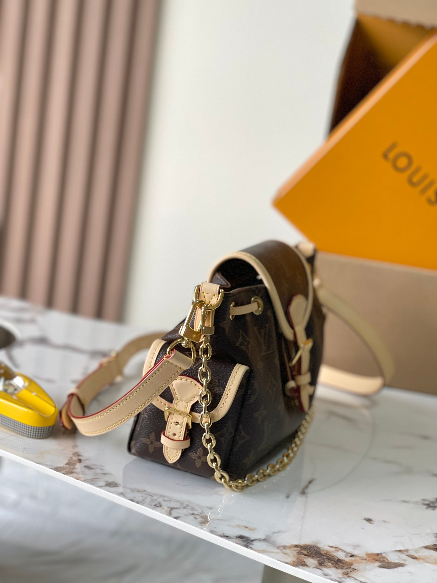 LV Odysse M25085 27 x 17 x 12 cm