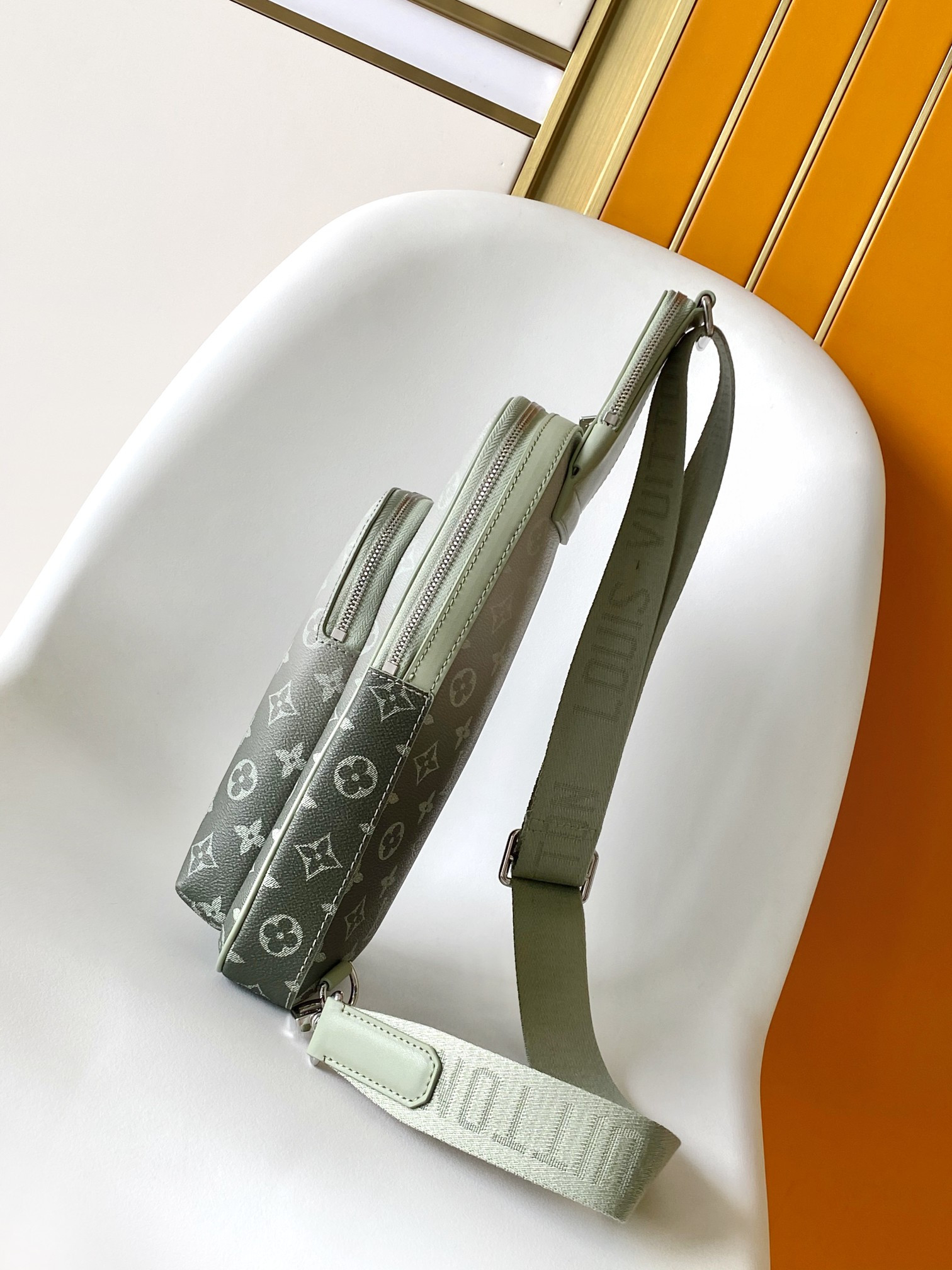 LV AVENUE M11702 20 x 31 x 10cm