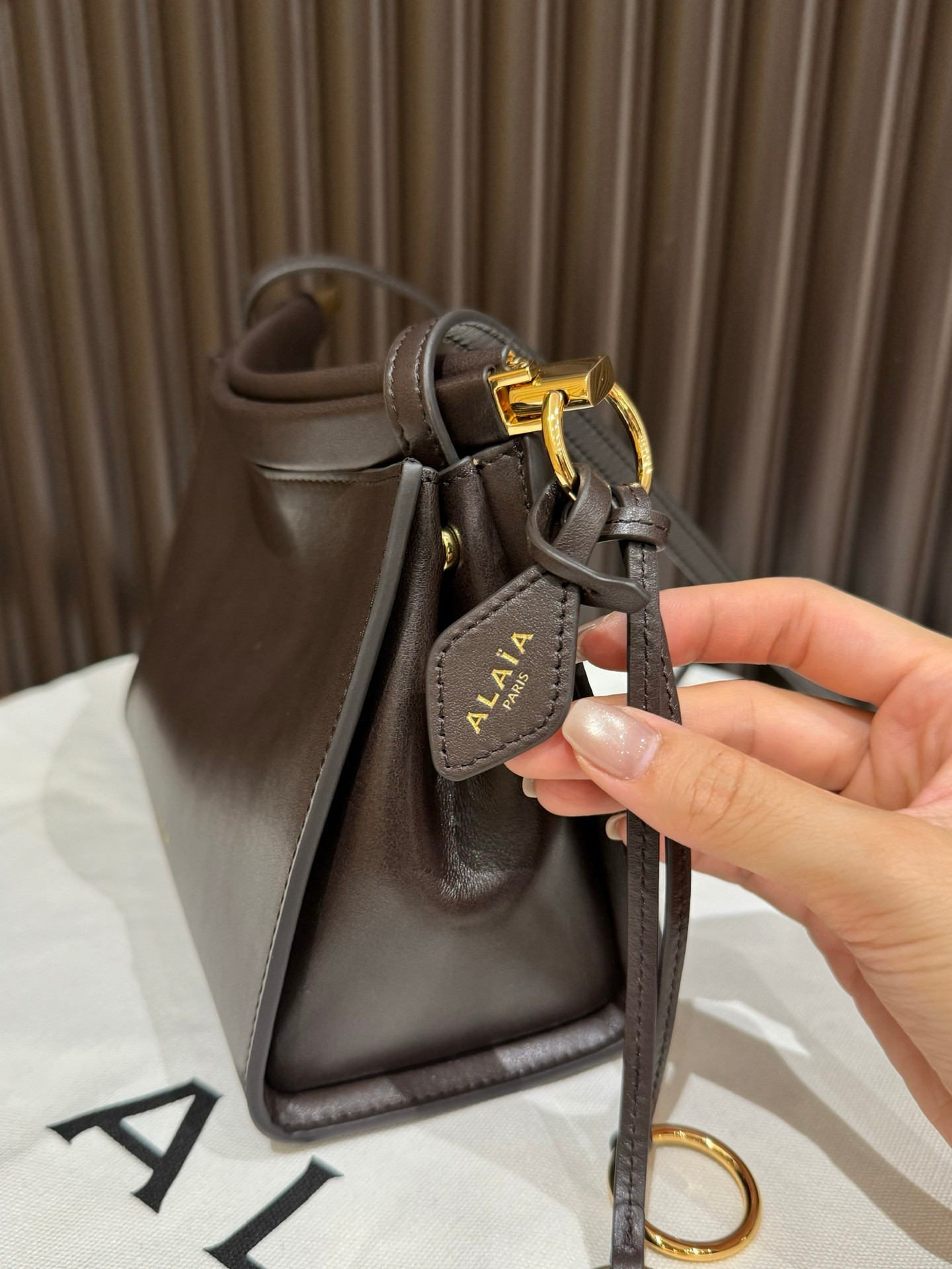 ALAÏA LE CLICK SMALL SQUARE BAG 20x15x9cm