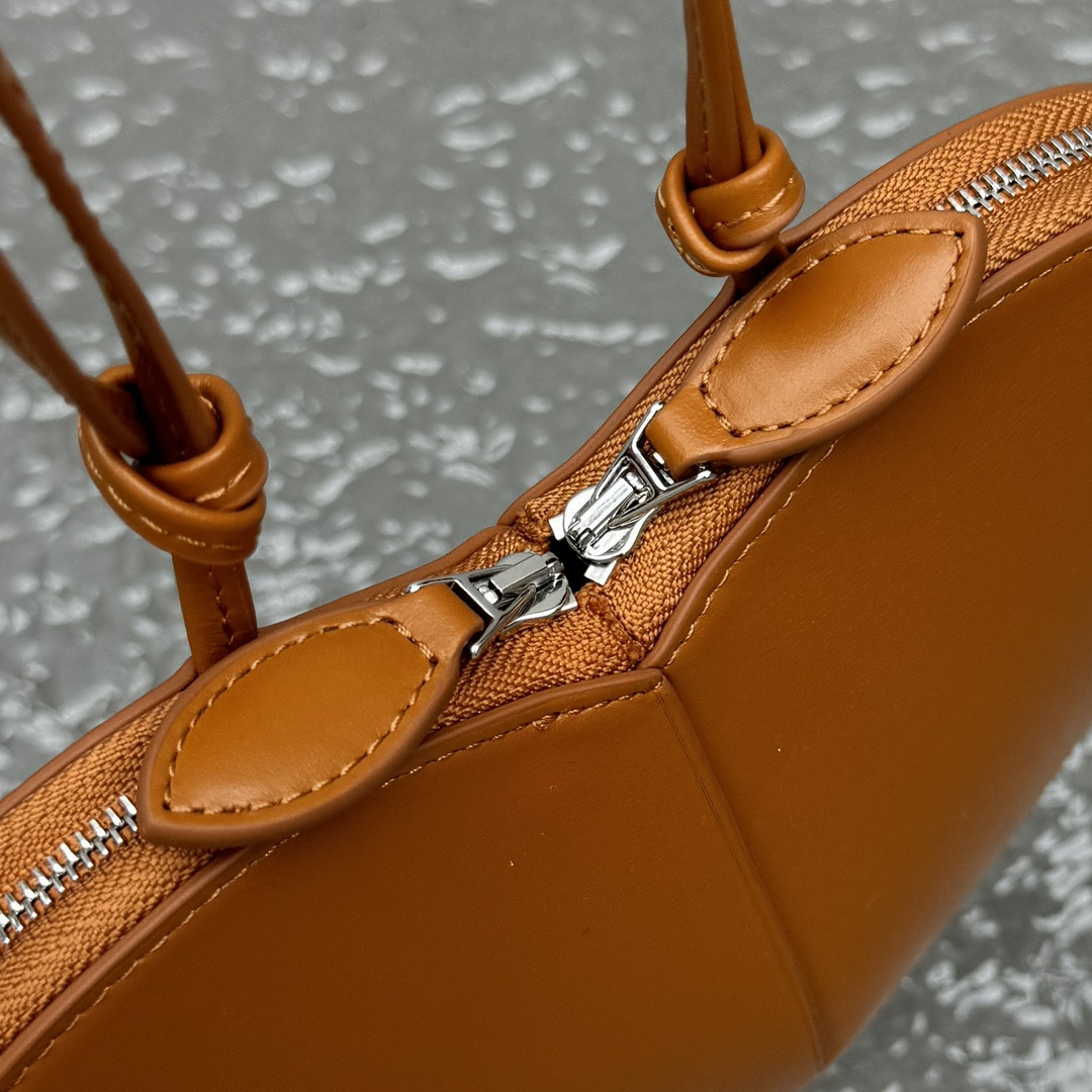 ALAÏA Le Coeur Heart Bag 18.5x20.5x5cm