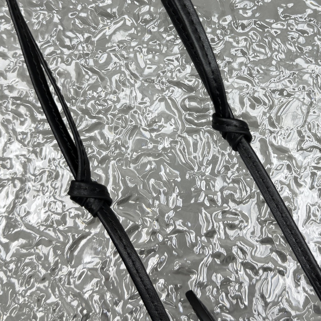 ALAÏA Le Coeur Heart Bag 18.5x20.5x5cm