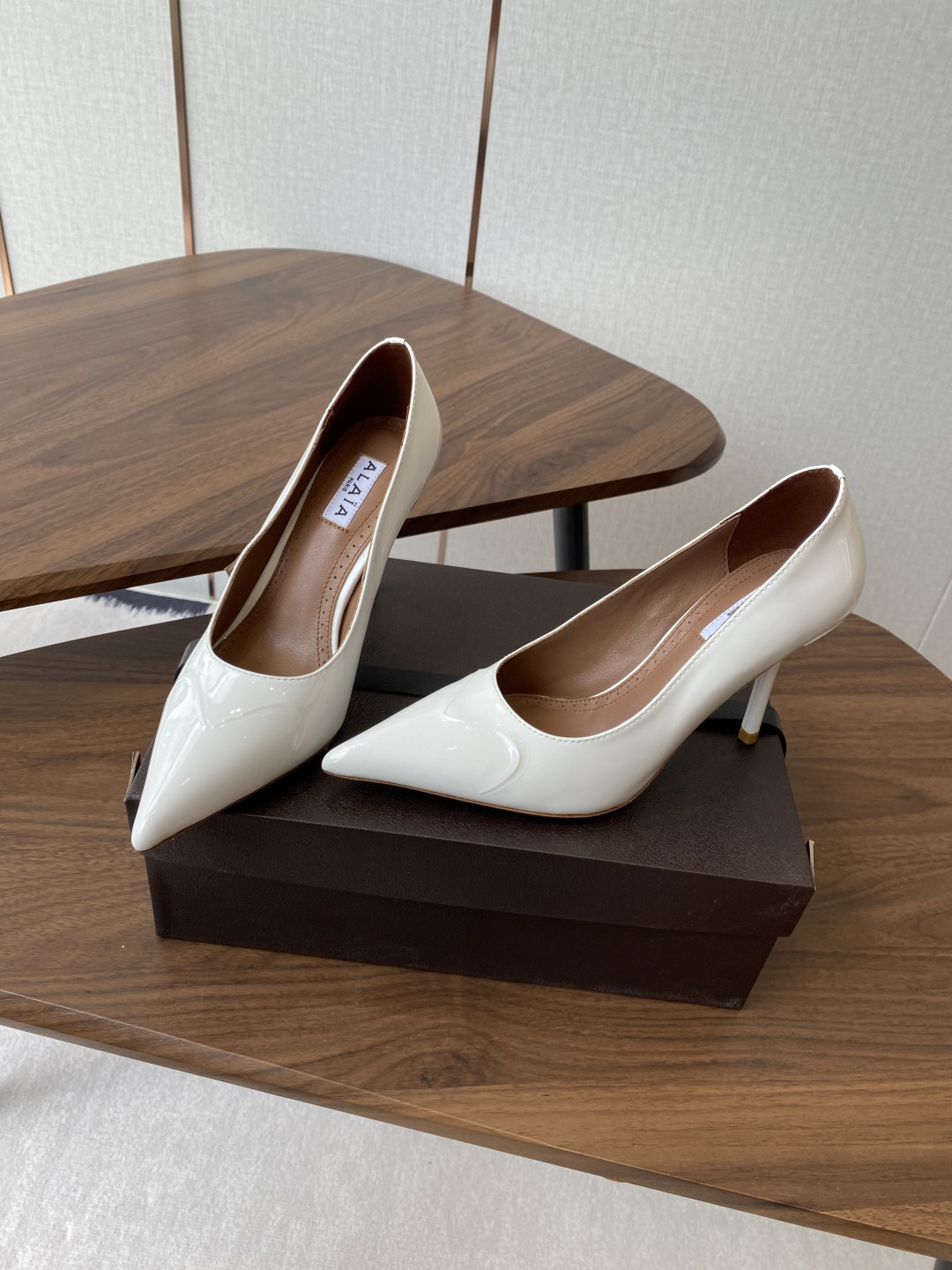 UA Alaia Pointy-Toe Pumps 9cm Heel(Customized Size 7-10 days production time)