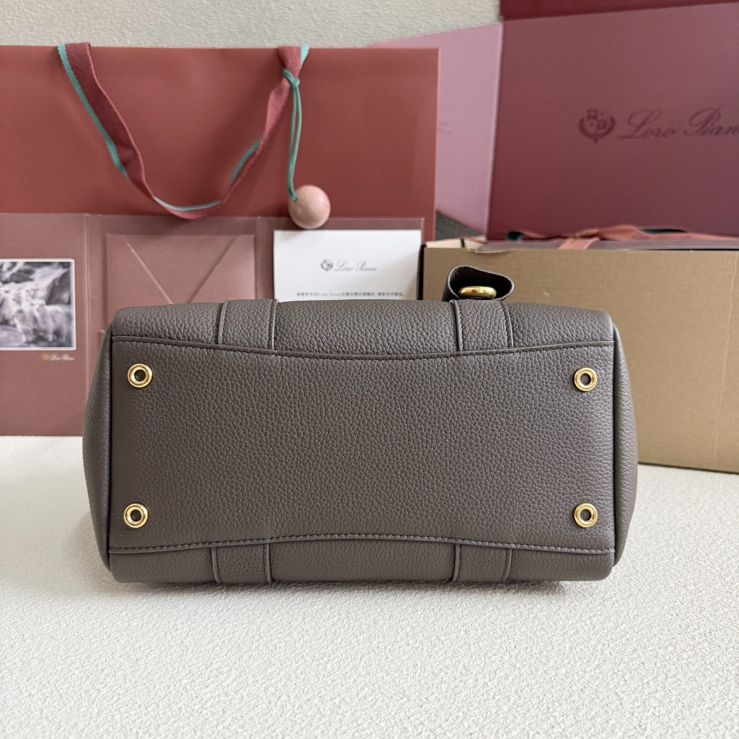 L**o p*ana loom l25 calfskin 25x18x12.5cm