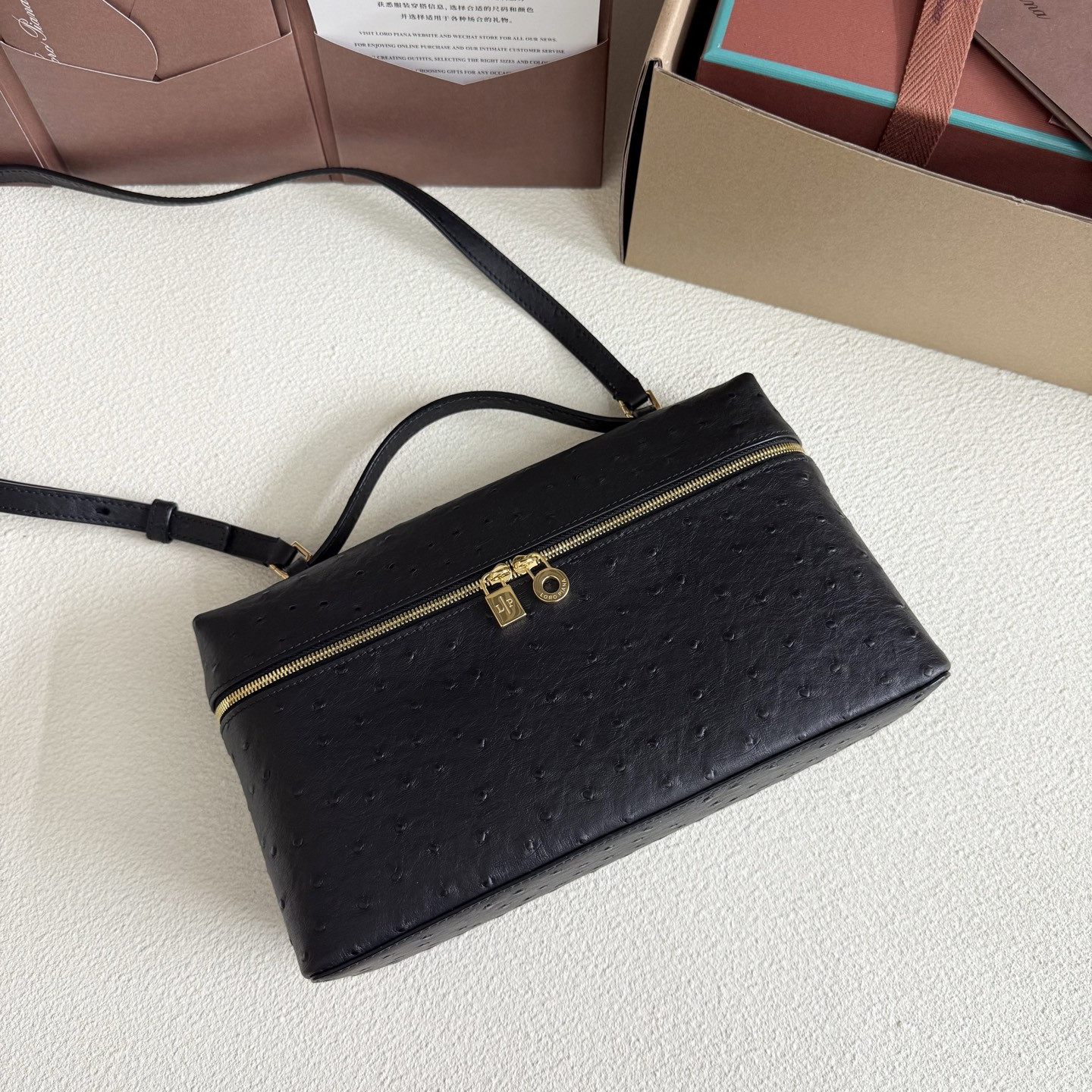 L**o p*ana extra pocket l27 ostrich-grained leather 16x27x10cm