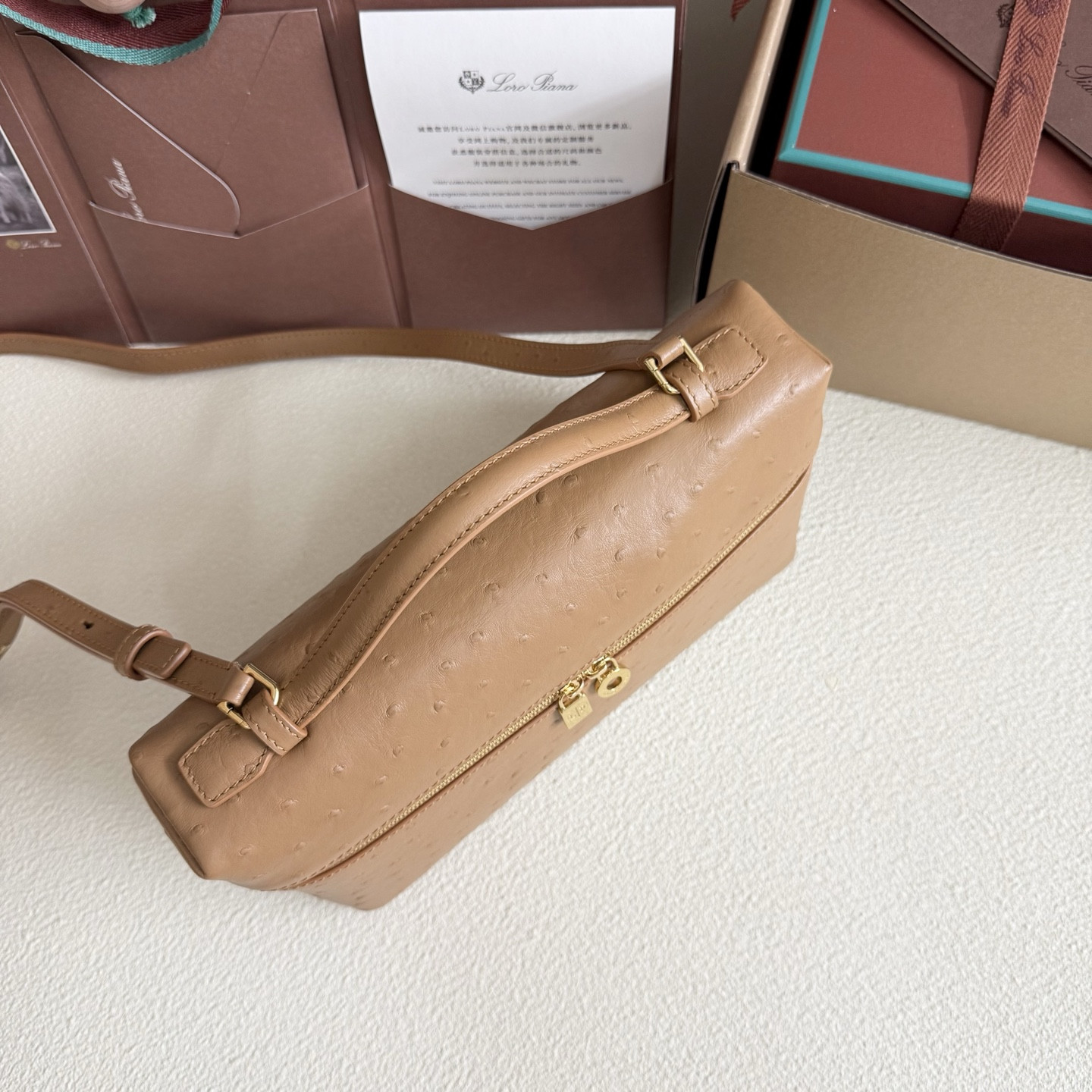 L**o p*ana extra pocket l27 ostrich-grained leather 16x27x10cm