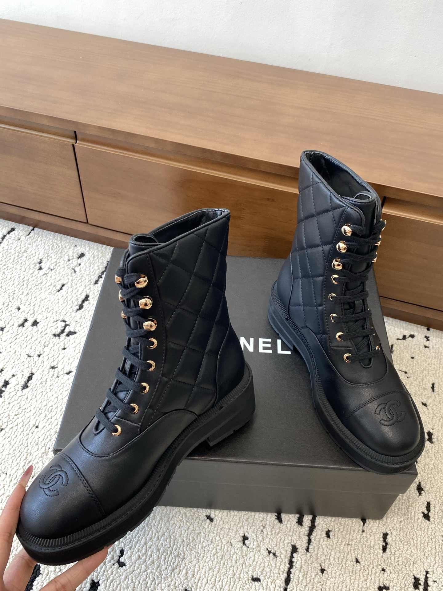 ua Ch*el boots