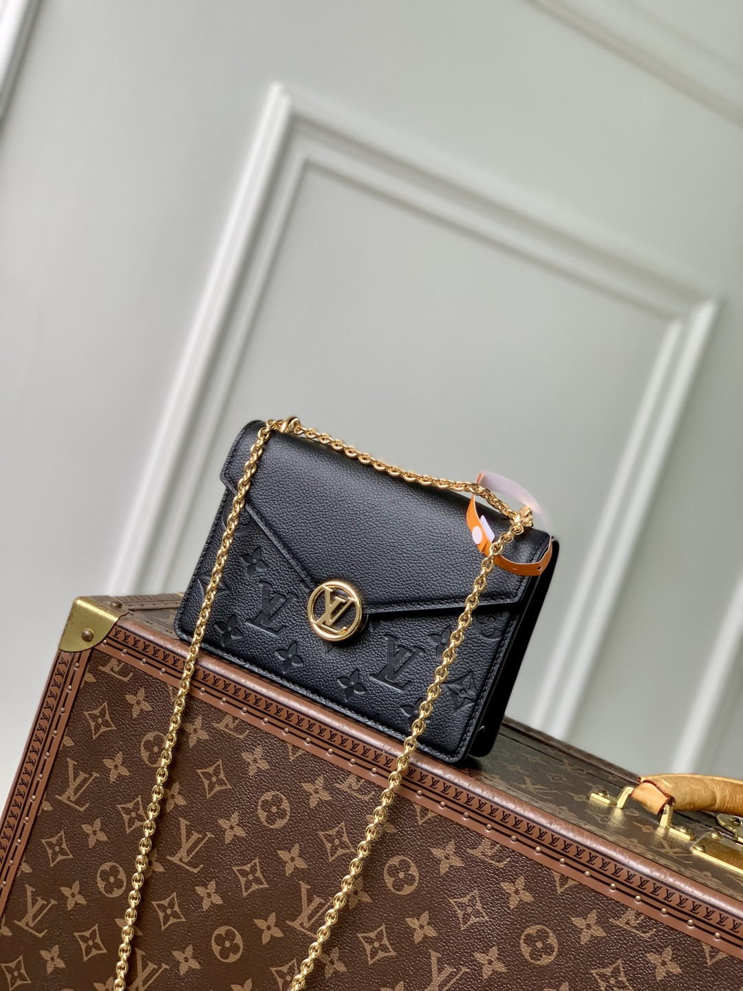 LV Wallet On Chain Rosy M13569 19.5x13.5x6.5cm