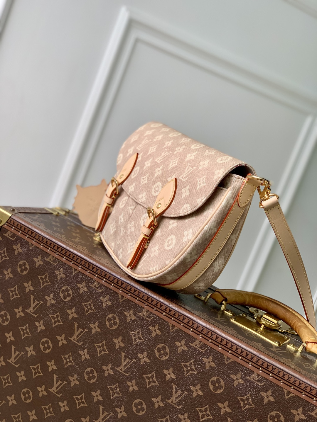 LV Escape M15134 30x21x7cm
