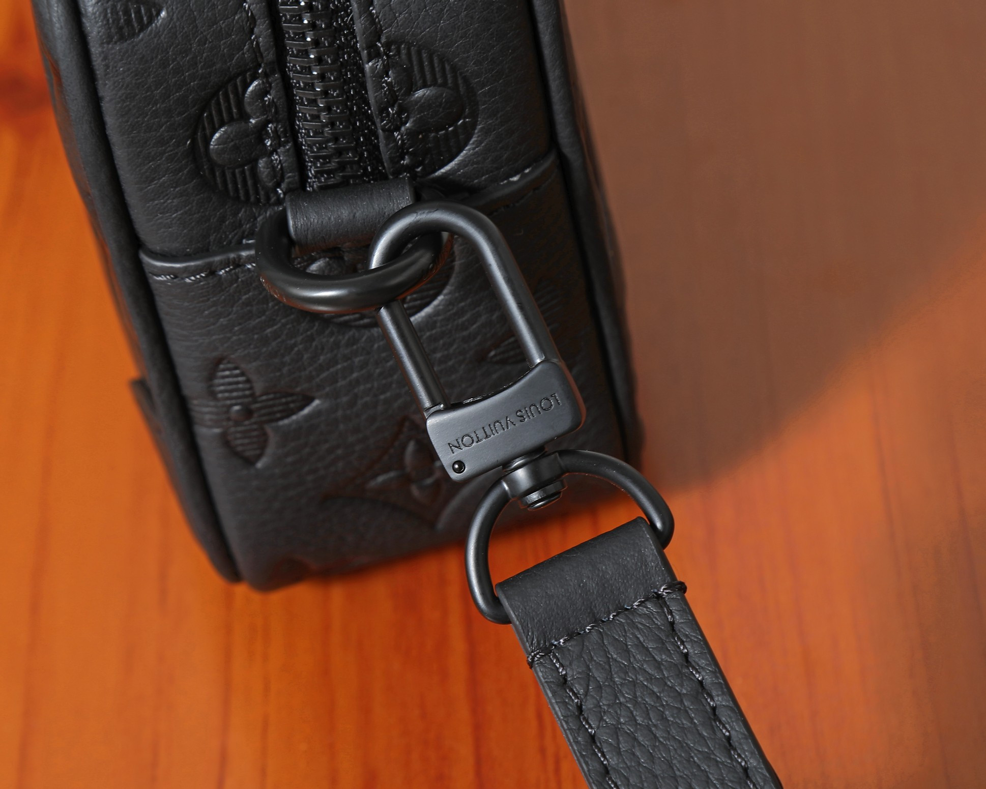 LV Trocadéro Wearable Wallet M26737 20x13x6.5cm