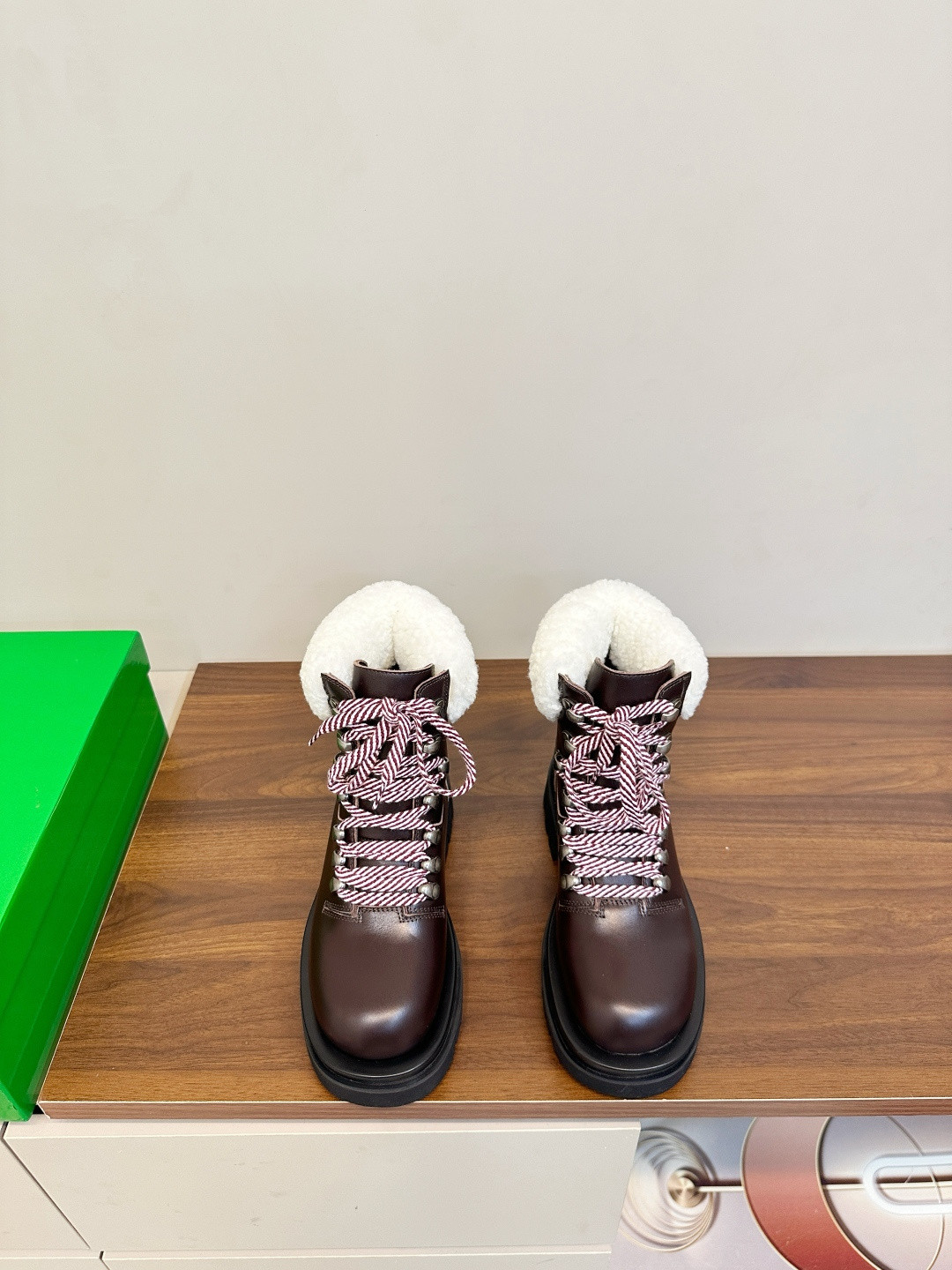 ua bo*te*ga Ve*ne*ta lug hiking ankle boot