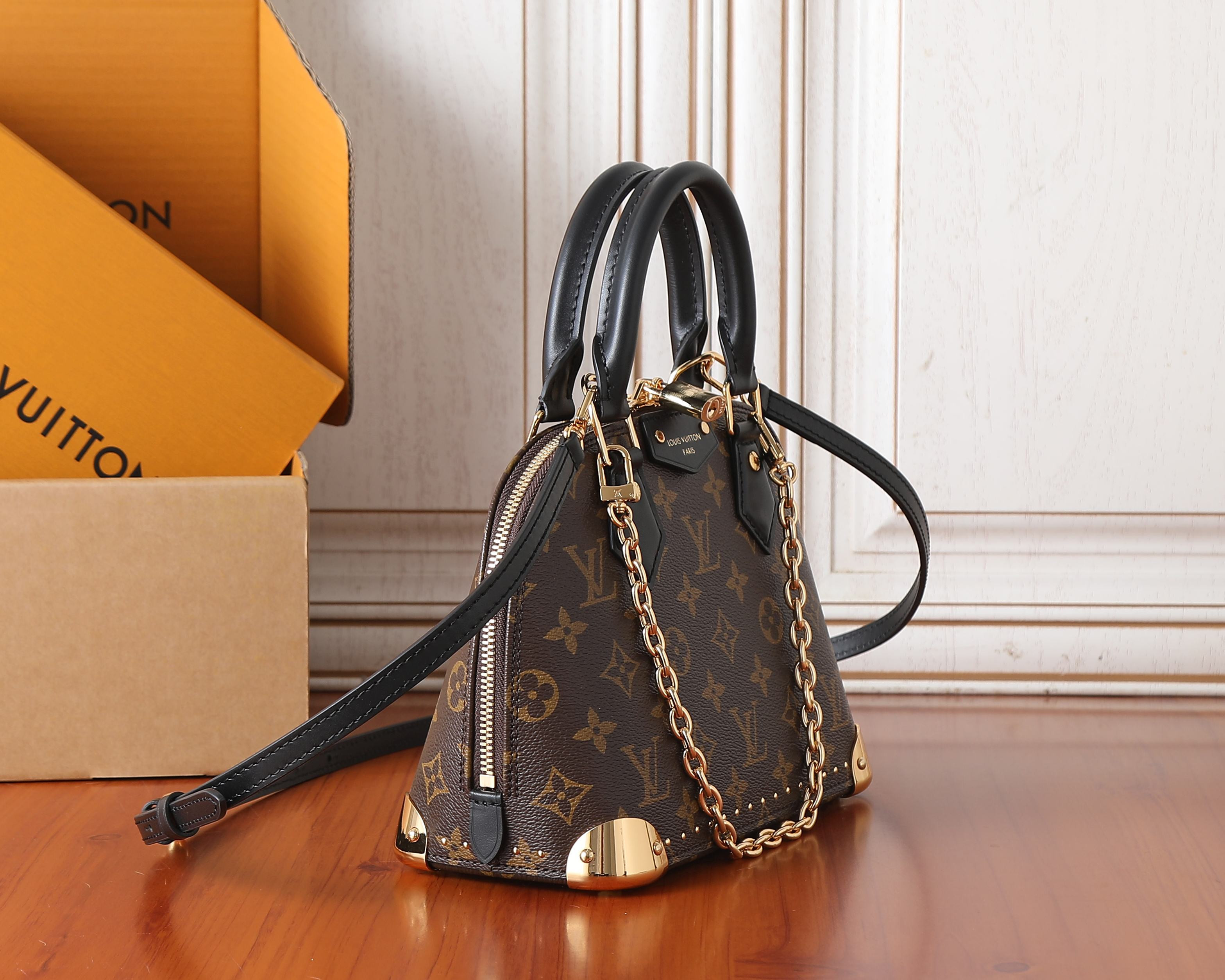 LV ALMA TRUNK BB Handbag M26084 19x11x22cm
