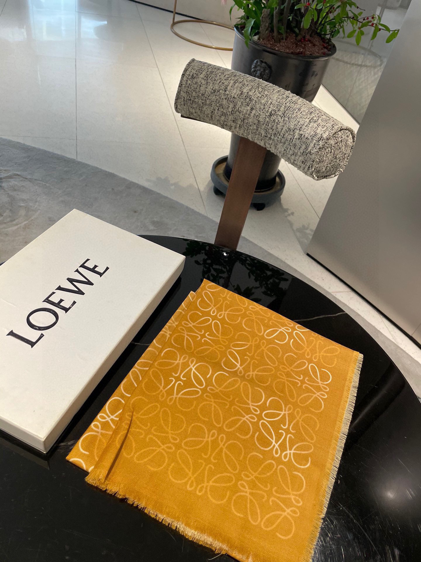 L0ew* scarf 45x200cm
