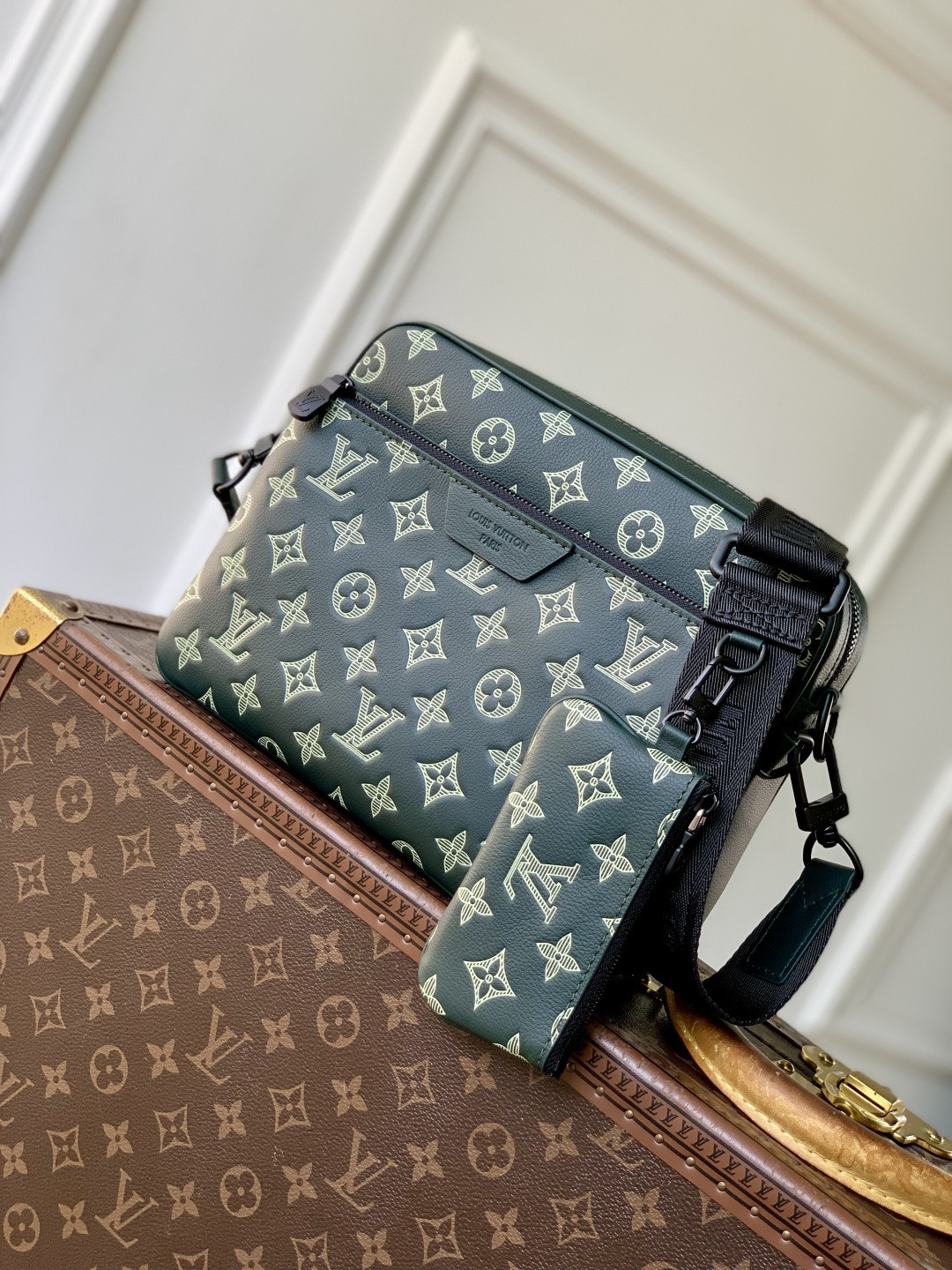 LV TRIO Messenger Bag M27154 18.5x7x25cm