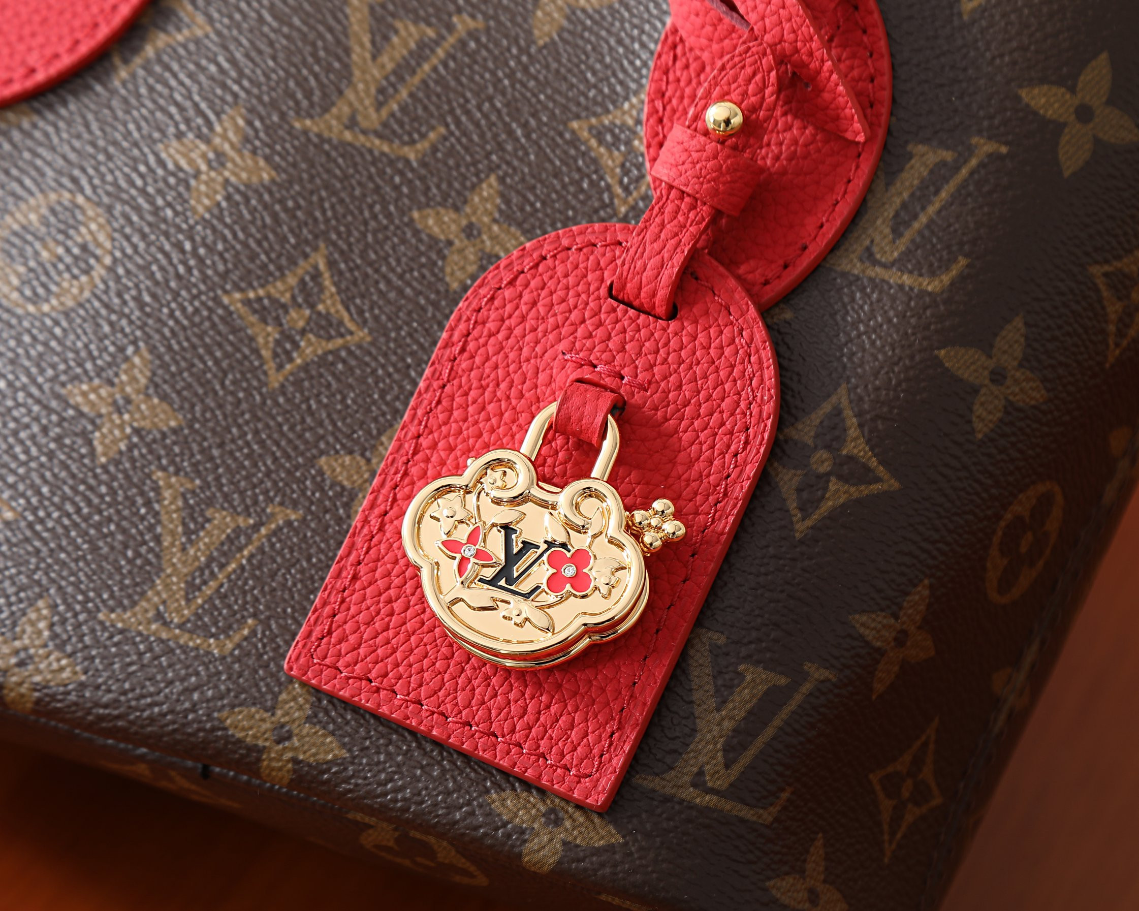 LV NEVERFULL INSIDE OUT BB Handbag M28318 16.5x11x26.5cm